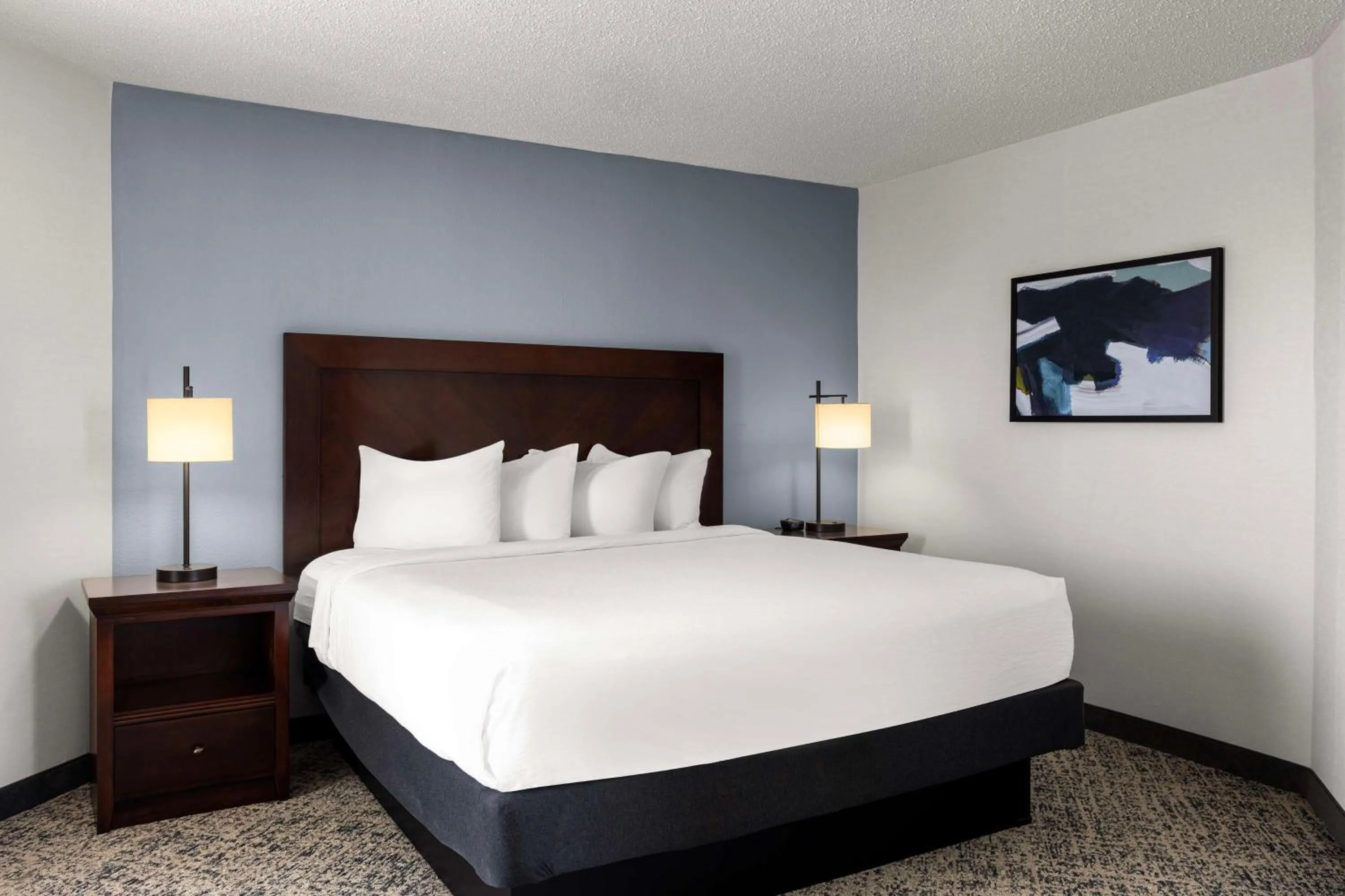 Bed in Embassy Suites Birmingham