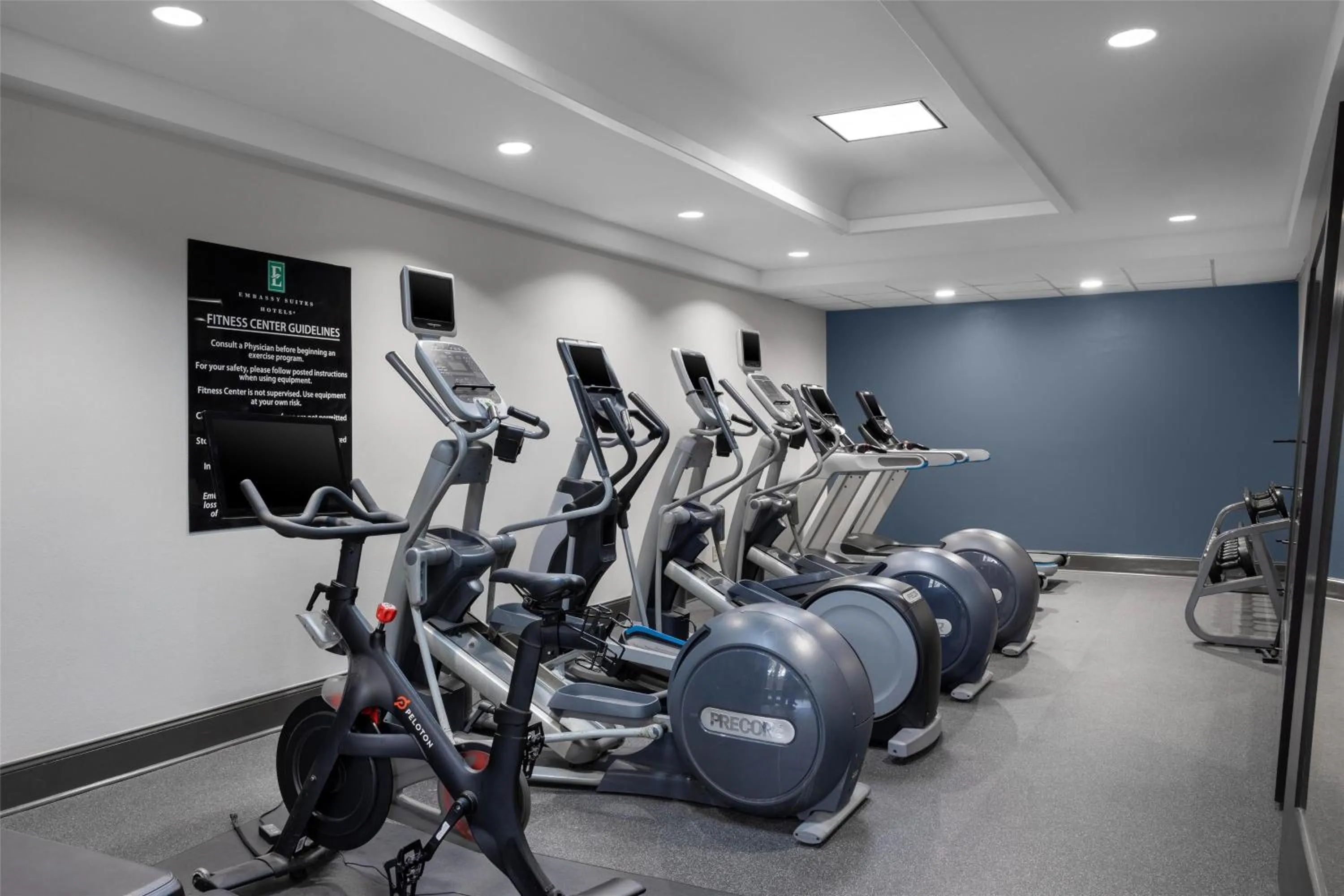 Fitness centre/facilities in Embassy Suites Birmingham