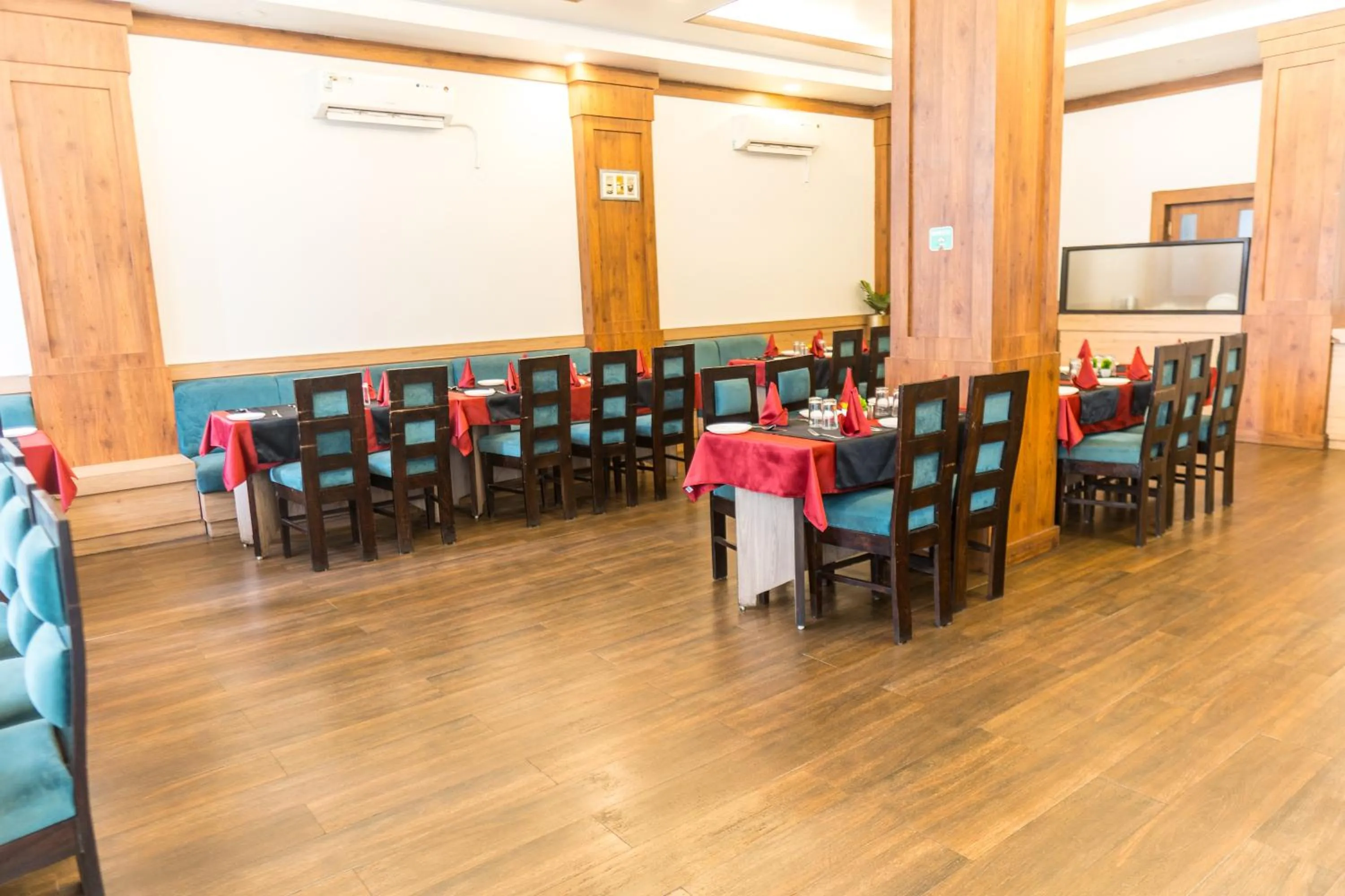 Restaurant/places to eat in Hotel The Royal Krishna