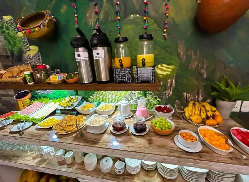 Buffet breakfast in Hotel Machupicchu Adventure