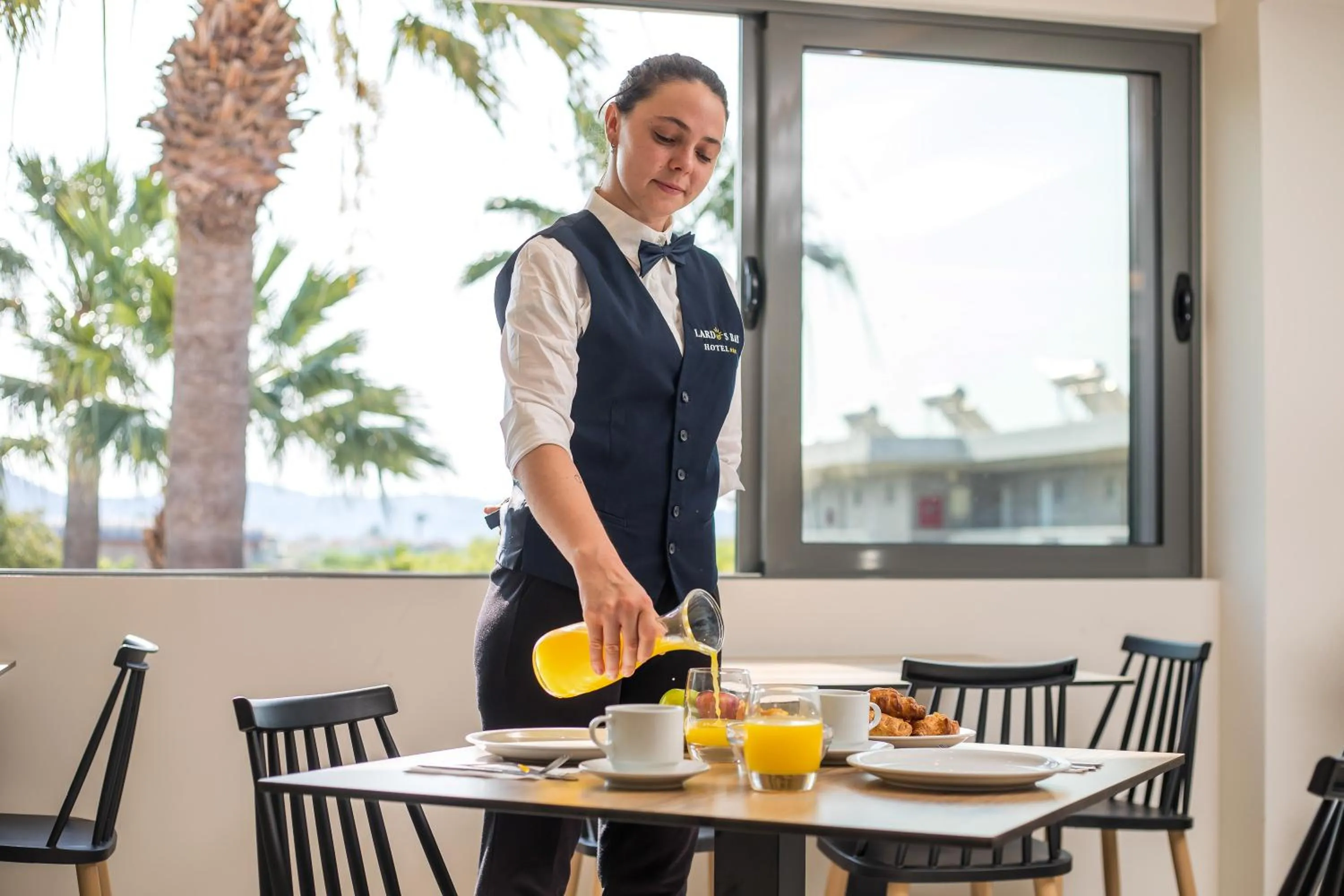 Restaurant/places to eat in Lardos Bay Hotel