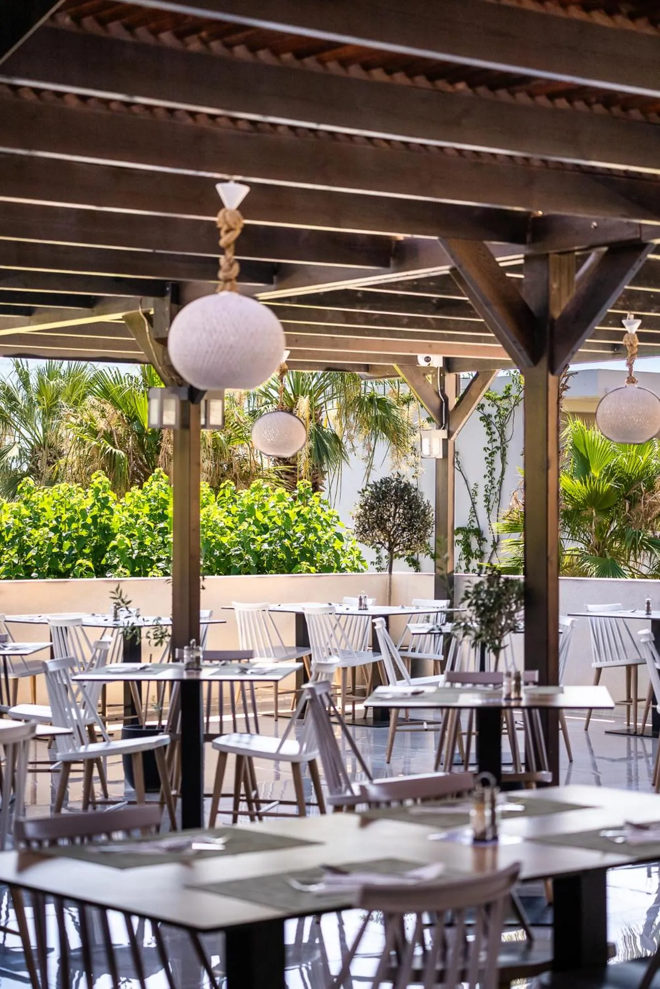 Restaurant/places to eat in Lardos Bay Hotel