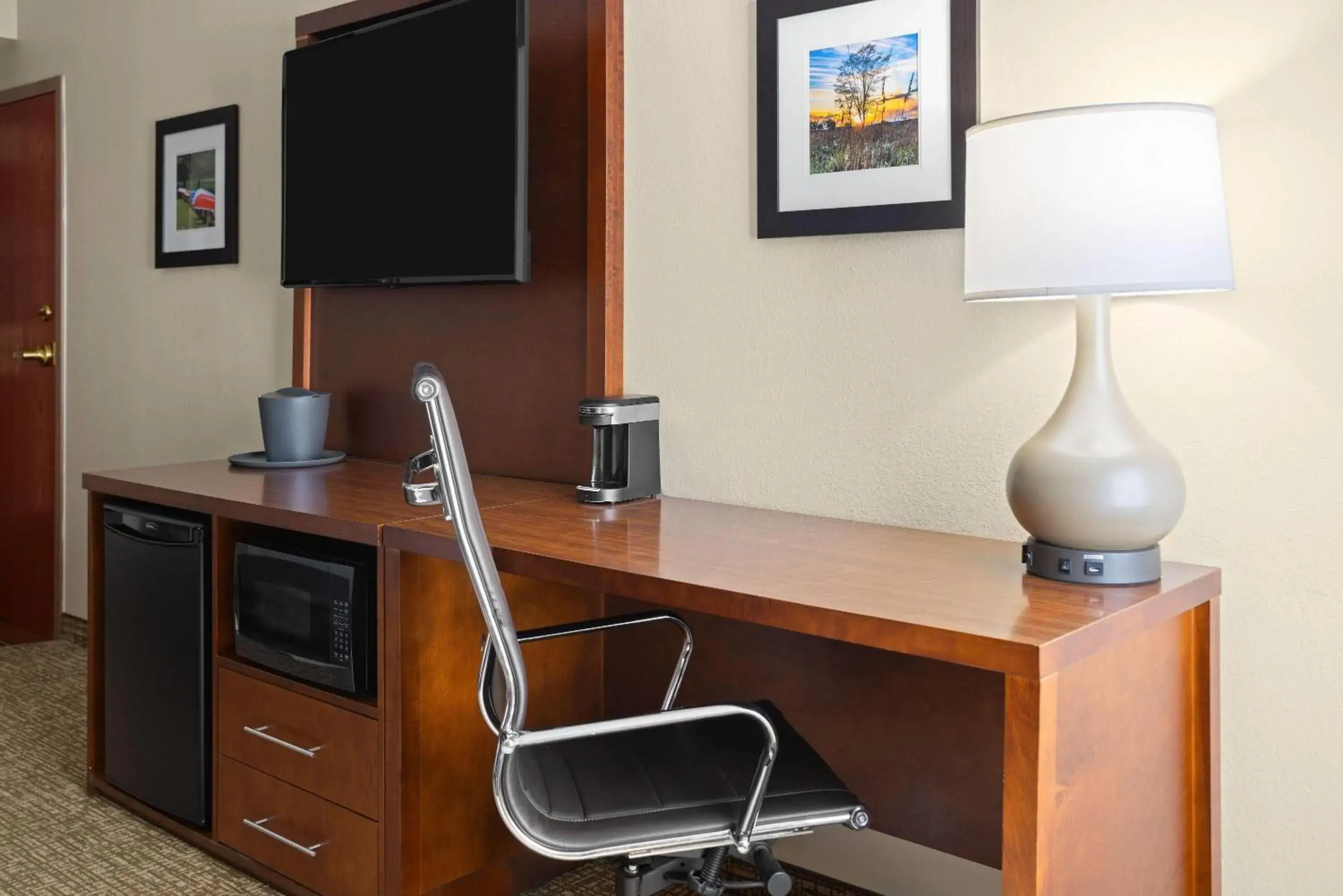 Photo of the whole room in Wingate by Wyndham Buckhannon Photo of the whole room in Wingate by Wyndham Buckhannon