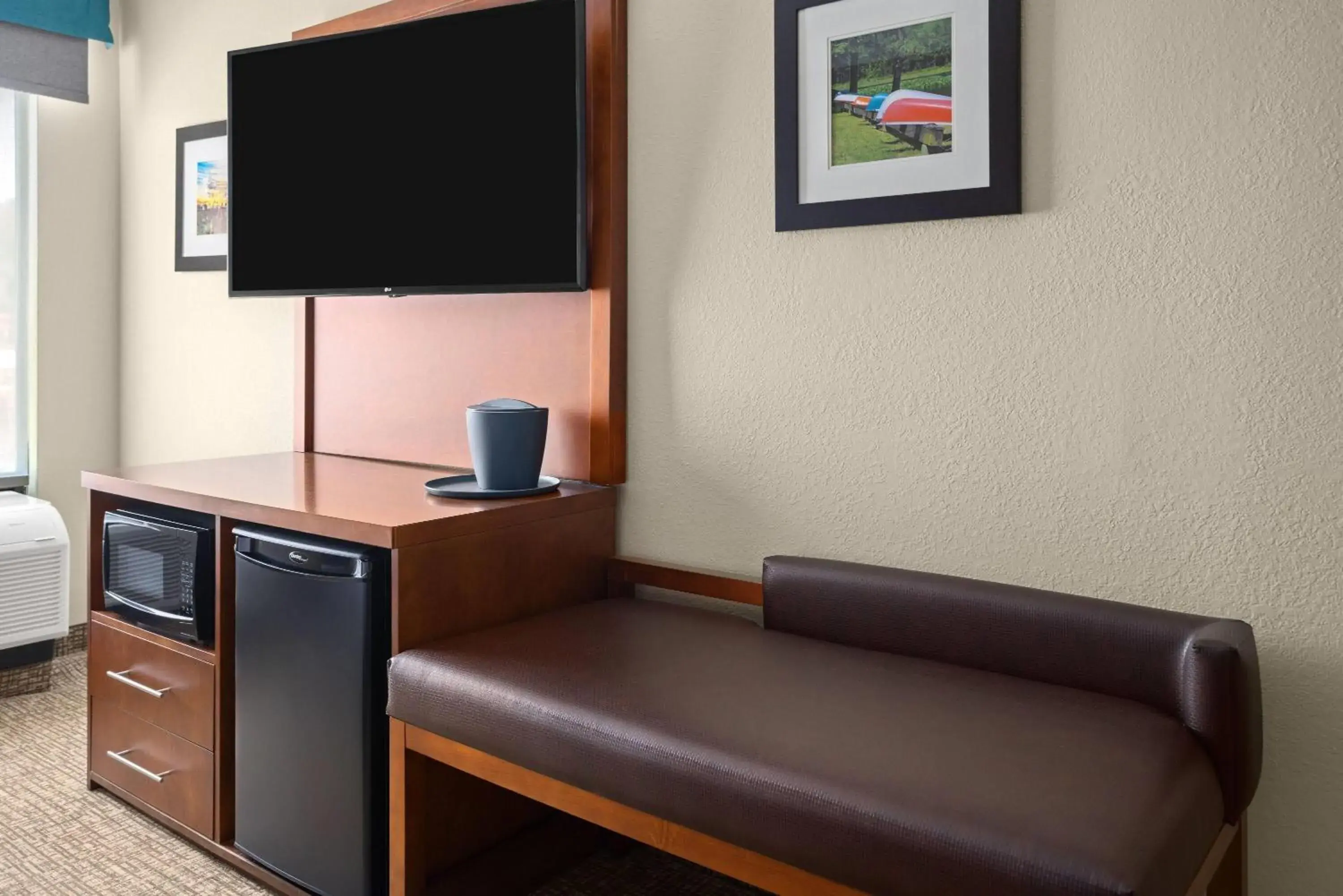 Photo of the whole room in Wingate by Wyndham Buckhannon Photo of the whole room in Wingate by Wyndham Buckhannon