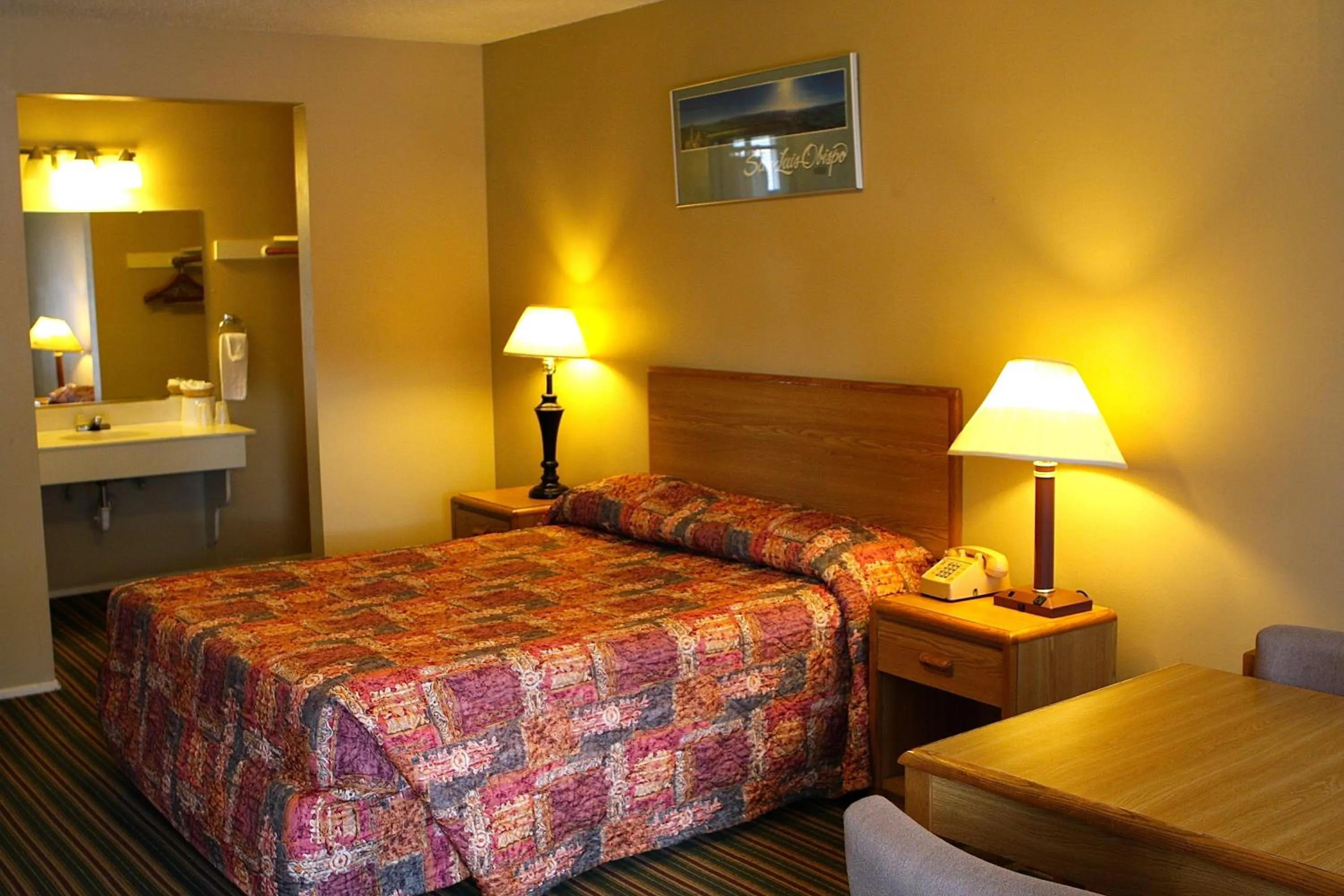 Bed in San Luis Inn and Suites