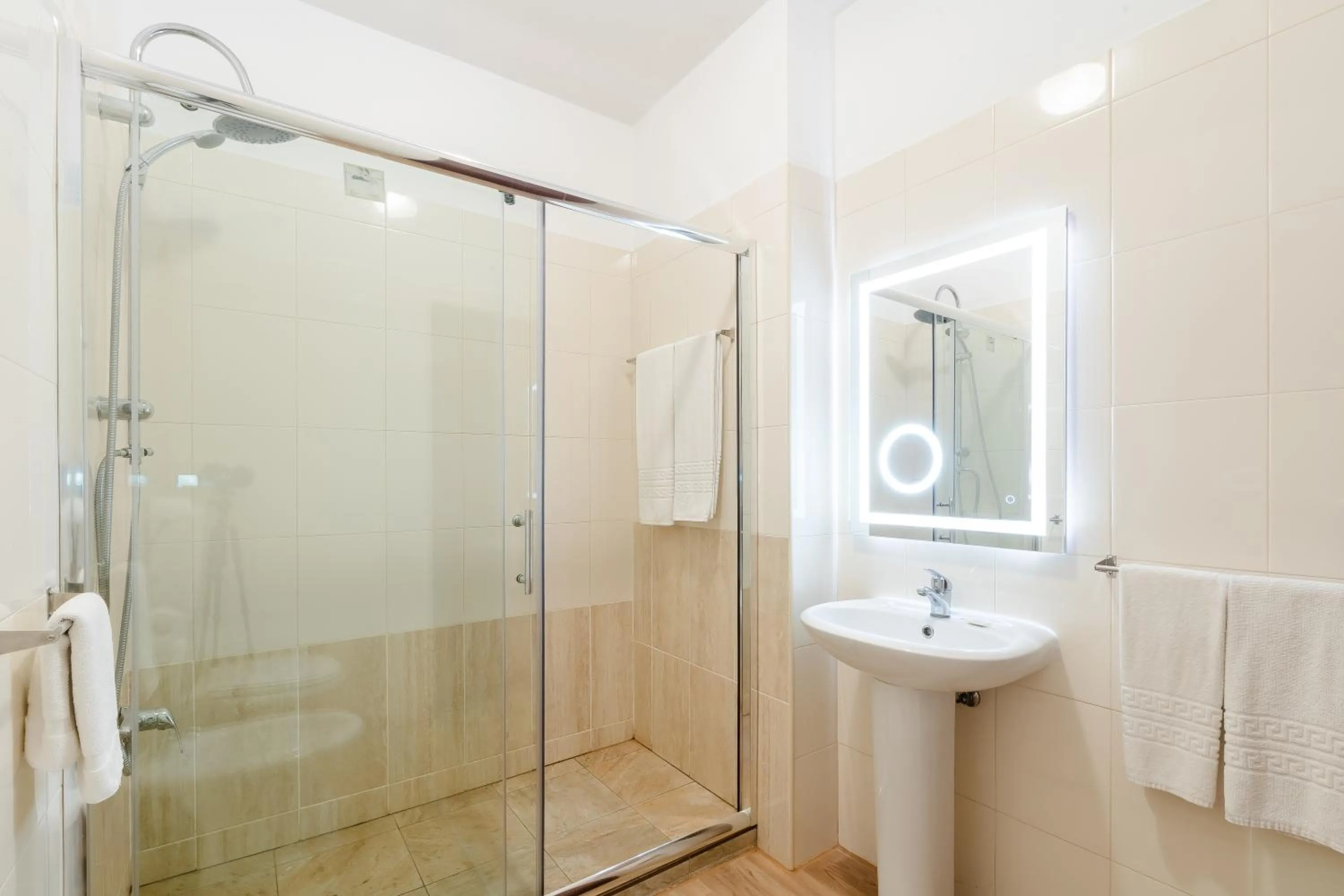 Bathroom in Torres Mira Praia by Garvetur