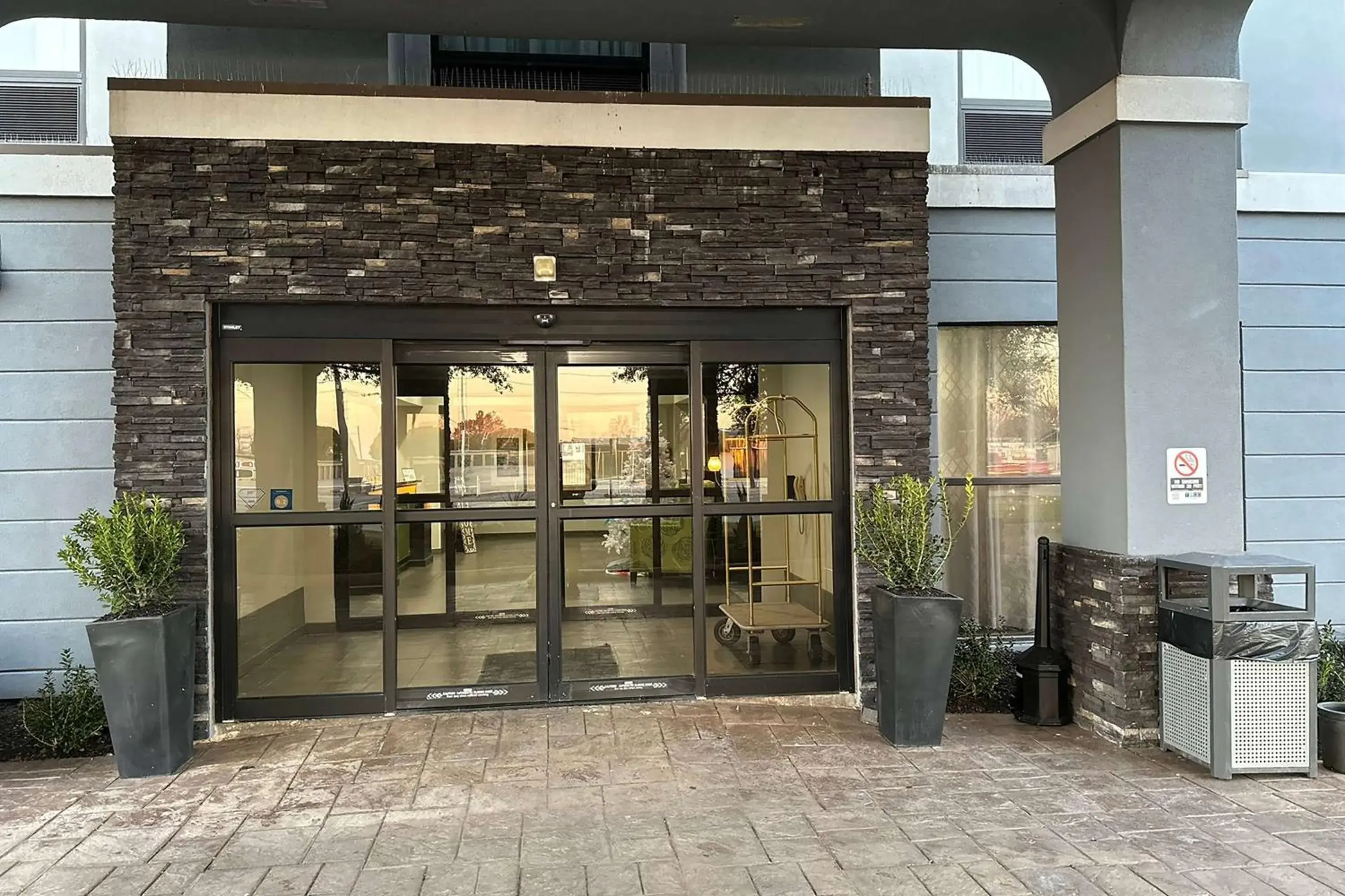 Property building in Ramada by Wyndham Burkburnett - Wichita Falls Property building in Ramada by Wyndham Burkburnett - Wichita Falls