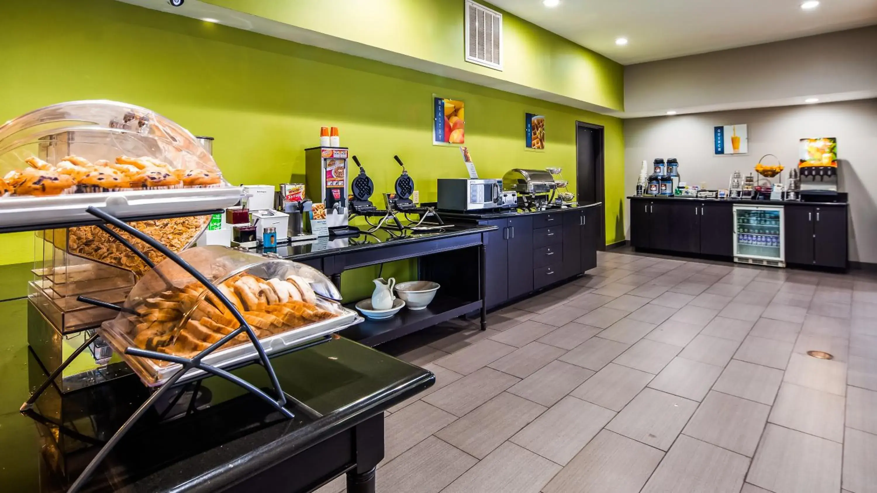 Food and drinks in Ramada by Wyndham Burkburnett - Wichita Falls Food and drinks in Ramada by Wyndham Burkburnett - Wichita Falls