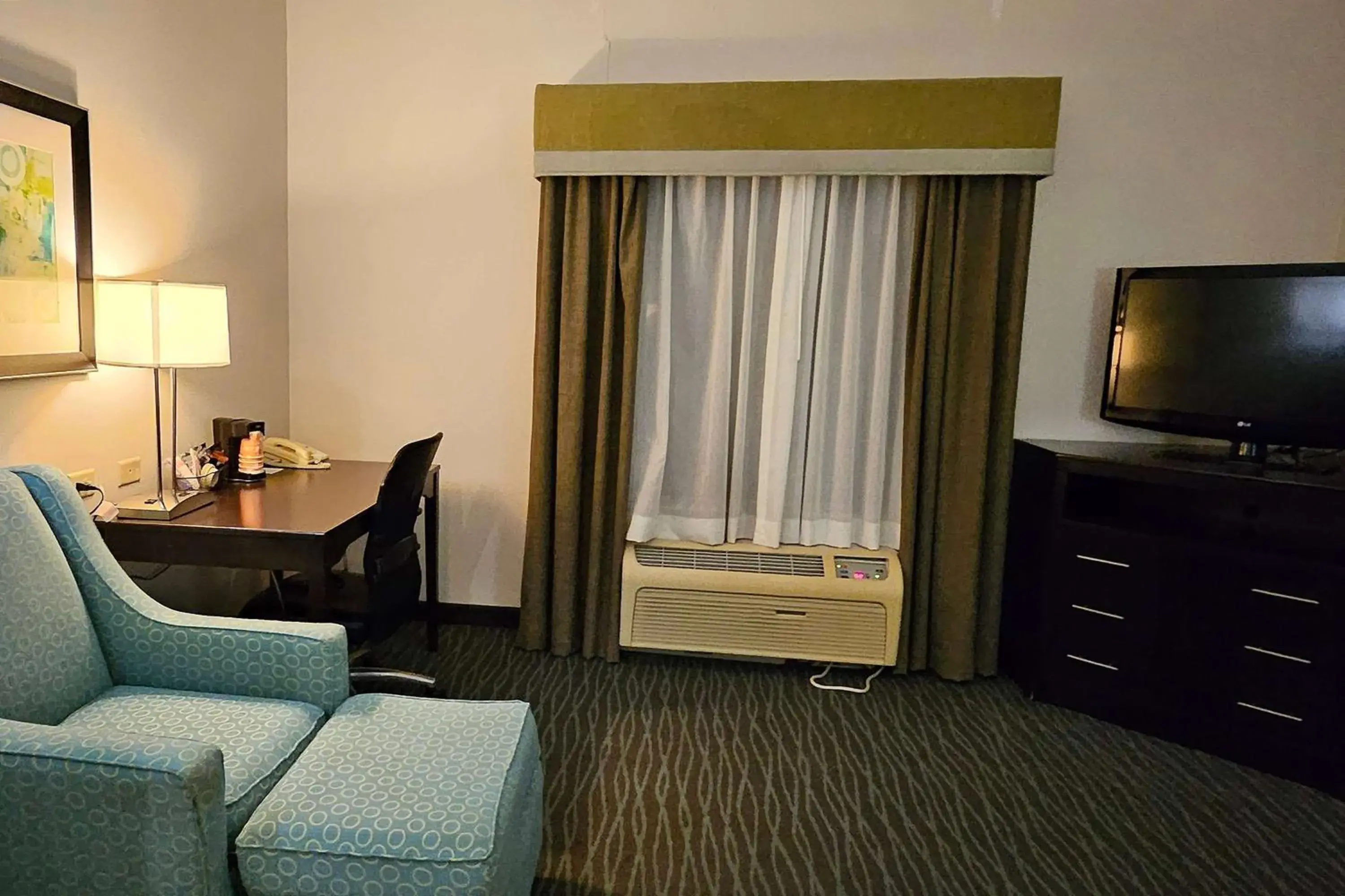 Photo of the whole room in Ramada by Wyndham Burkburnett - Wichita Falls Photo of the whole room in Ramada by Wyndham Burkburnett - Wichita Falls