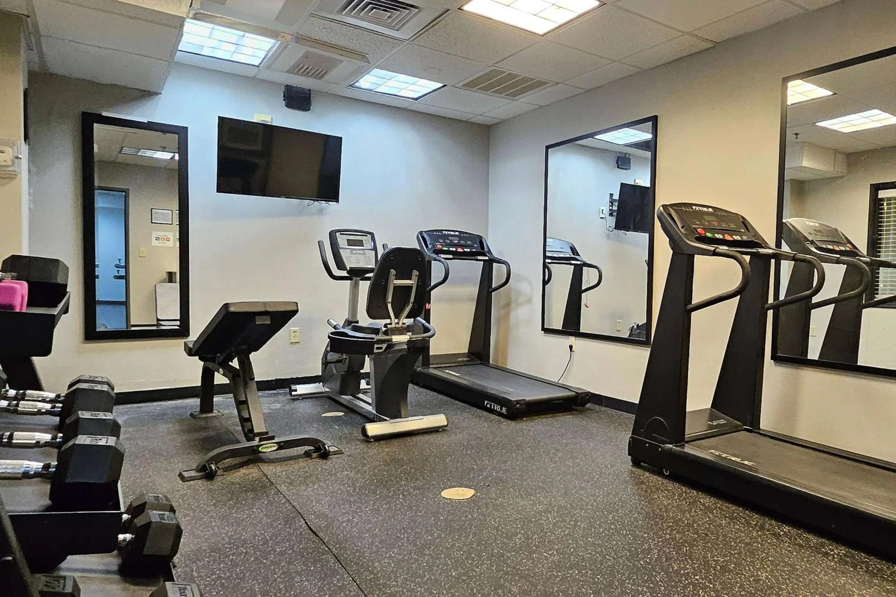 Fitness centre/facilities in Ramada by Wyndham Burkburnett - Wichita Falls