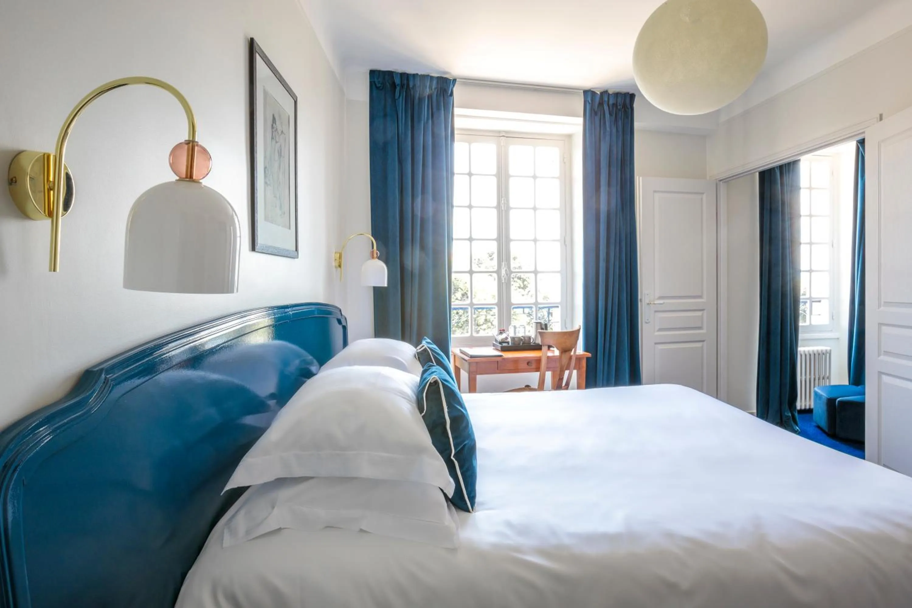 Bed in Hôtel Restaurant De La Poste & Du Lion D'or