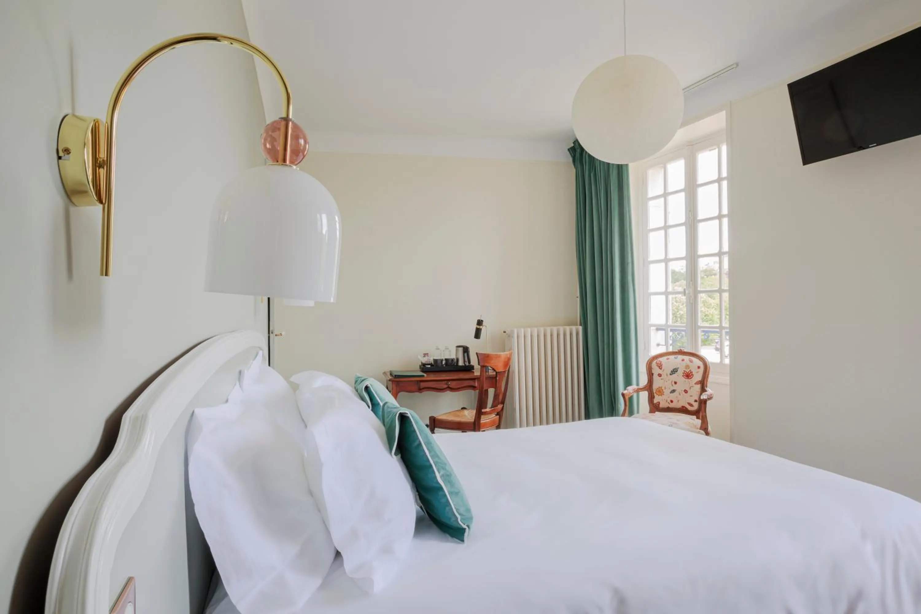 Bedroom, Bed in Hôtel Restaurant De La Poste & Du Lion D'or