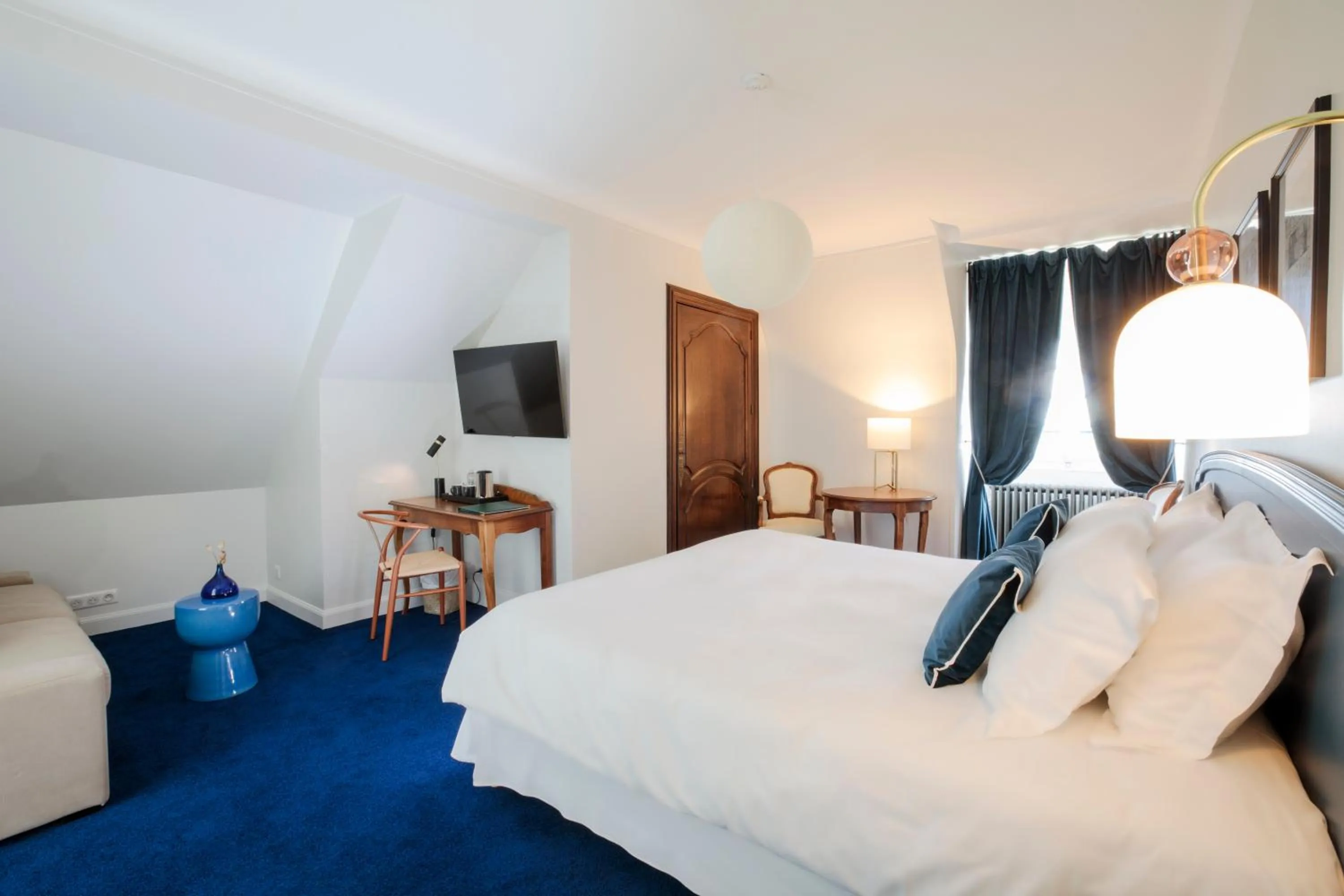 Bed in Hôtel Restaurant De La Poste & Du Lion D'or