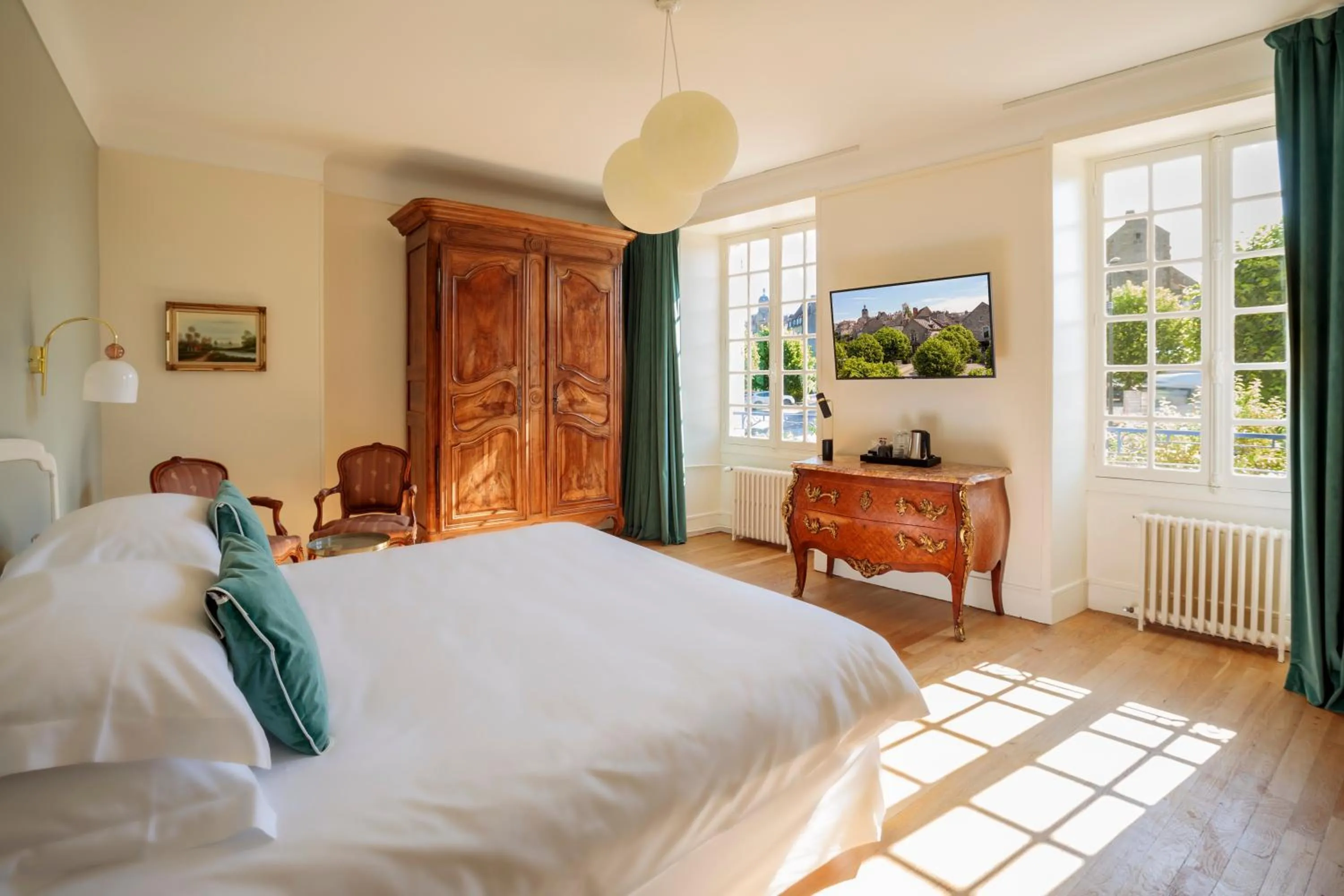 Bedroom, Bed in Hôtel Restaurant De La Poste & Du Lion D'or