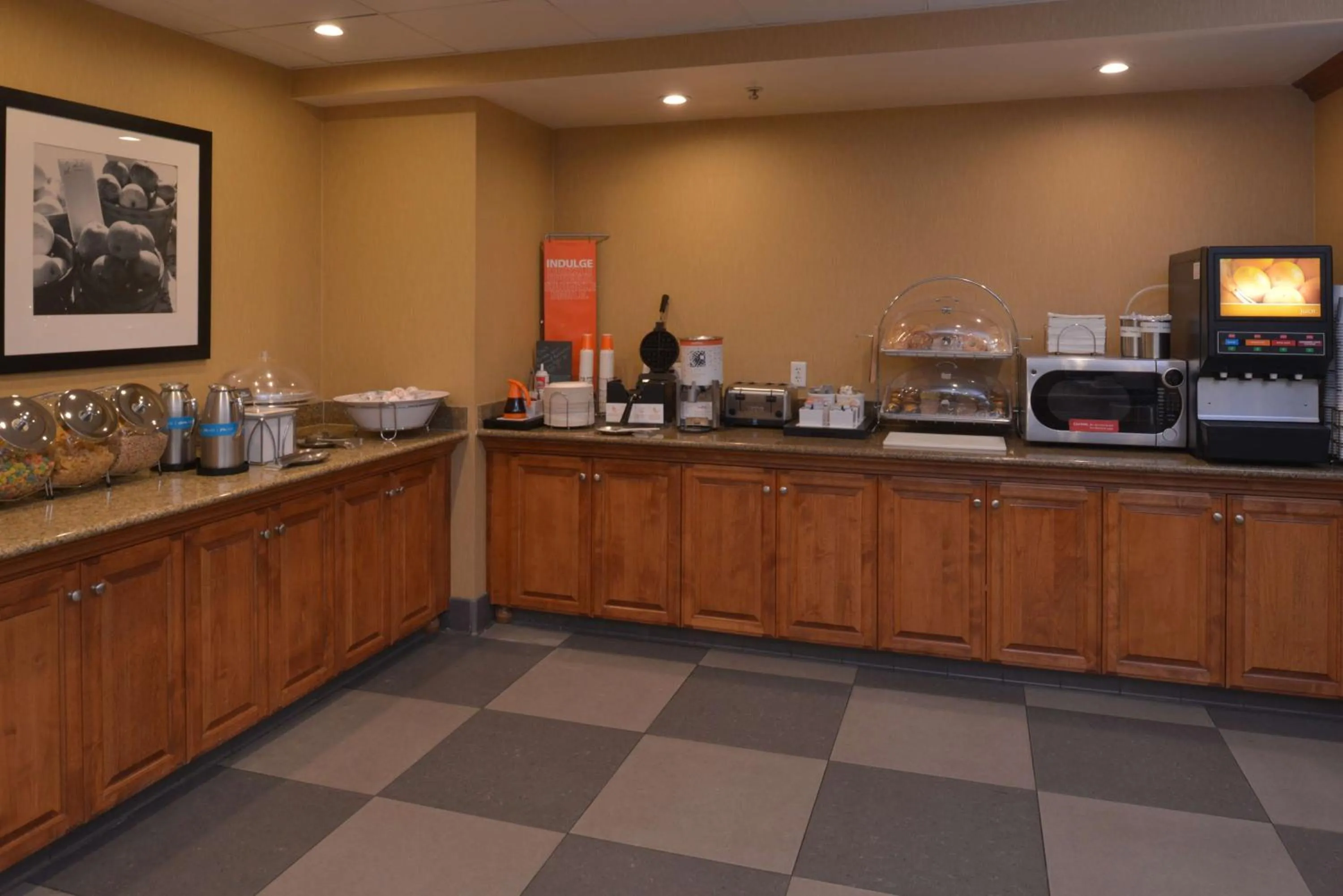 Restaurant/places to eat in Hampton Inn and Suites Bakersfield North-Airport