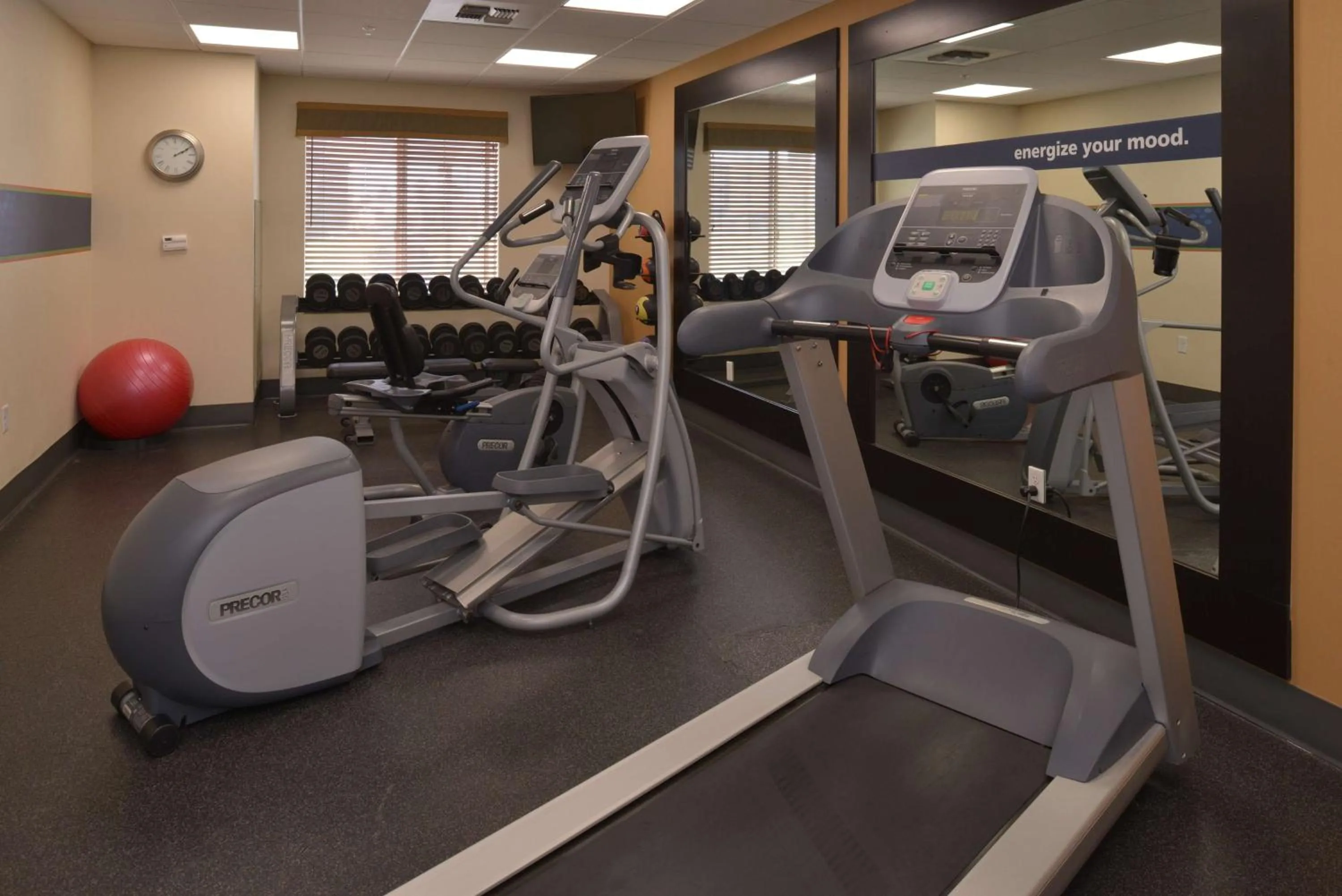 Fitness centre/facilities in Hampton Inn and Suites Bakersfield North-Airport