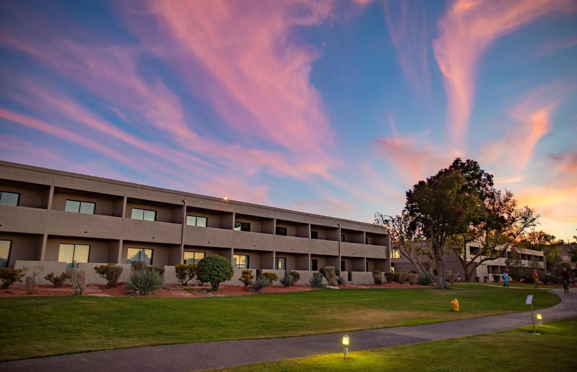 Property building in Lake Powell Resort