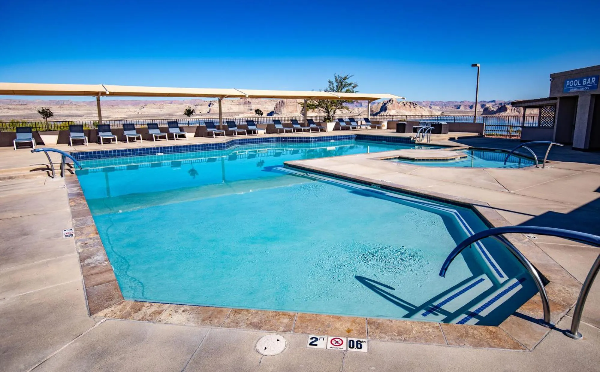 Swimming pool in Lake Powell Resort