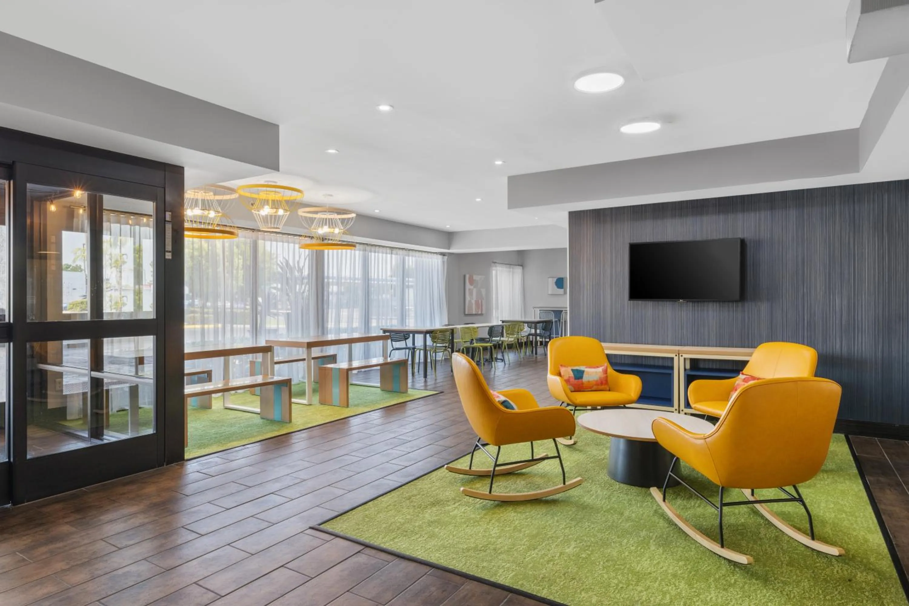 Spark by Hilton Bakersfield Central