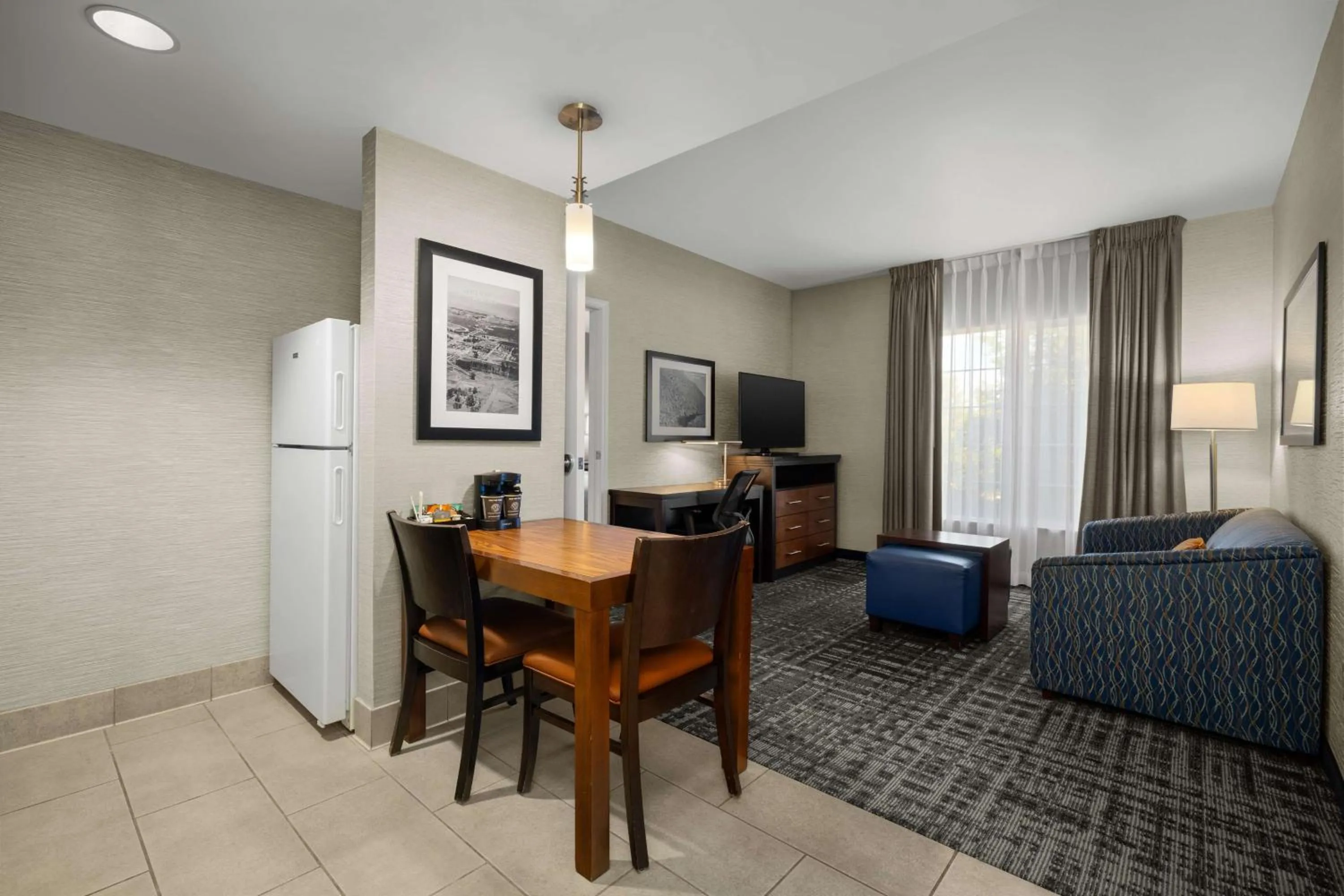 Living room in Homewood Suites Bakersfield