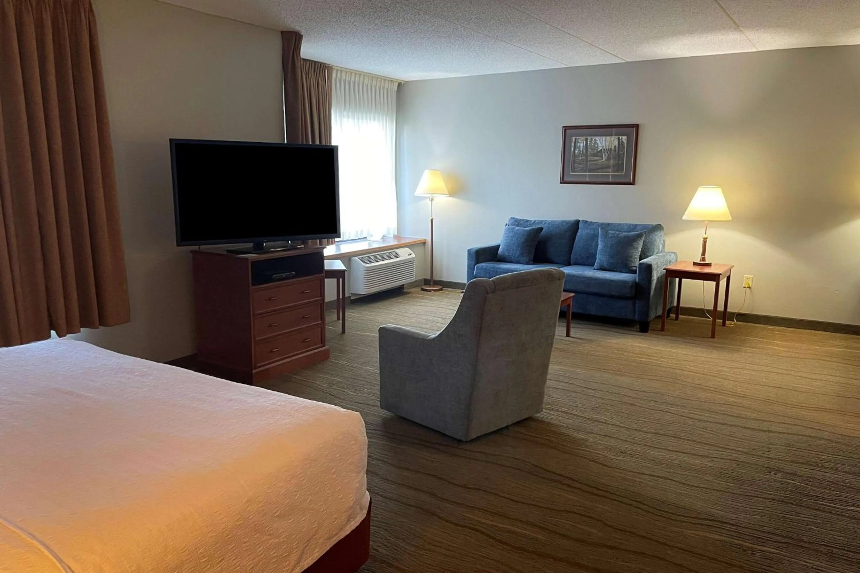 Photo of the whole room, Bed in SouthShore Hotel on Lake Bemidji, Trademark Coll by Wyndham