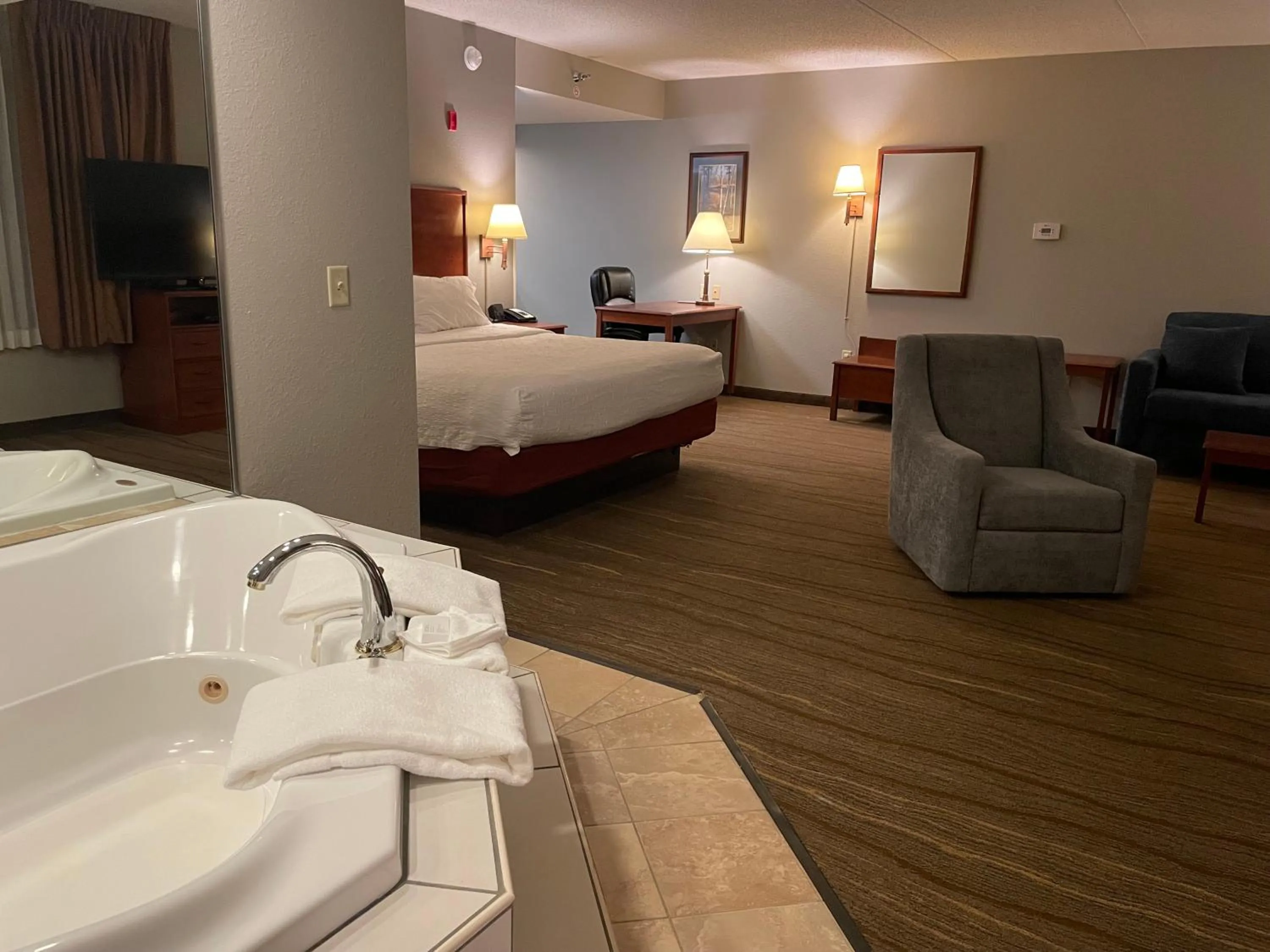 Living room, Bed in SouthShore Hotel on Lake Bemidji, Trademark Coll by Wyndham