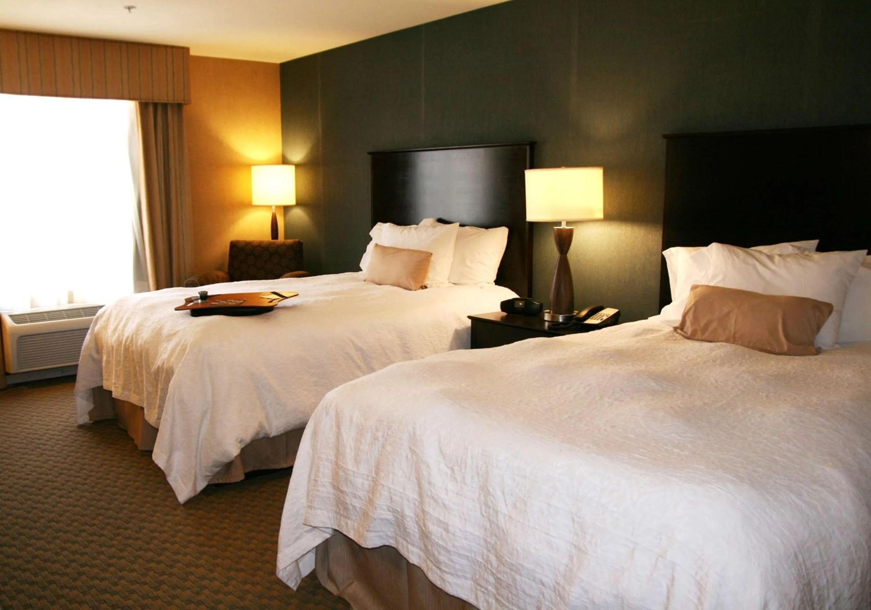 Bed in Hampton Inn and Suites Barstow