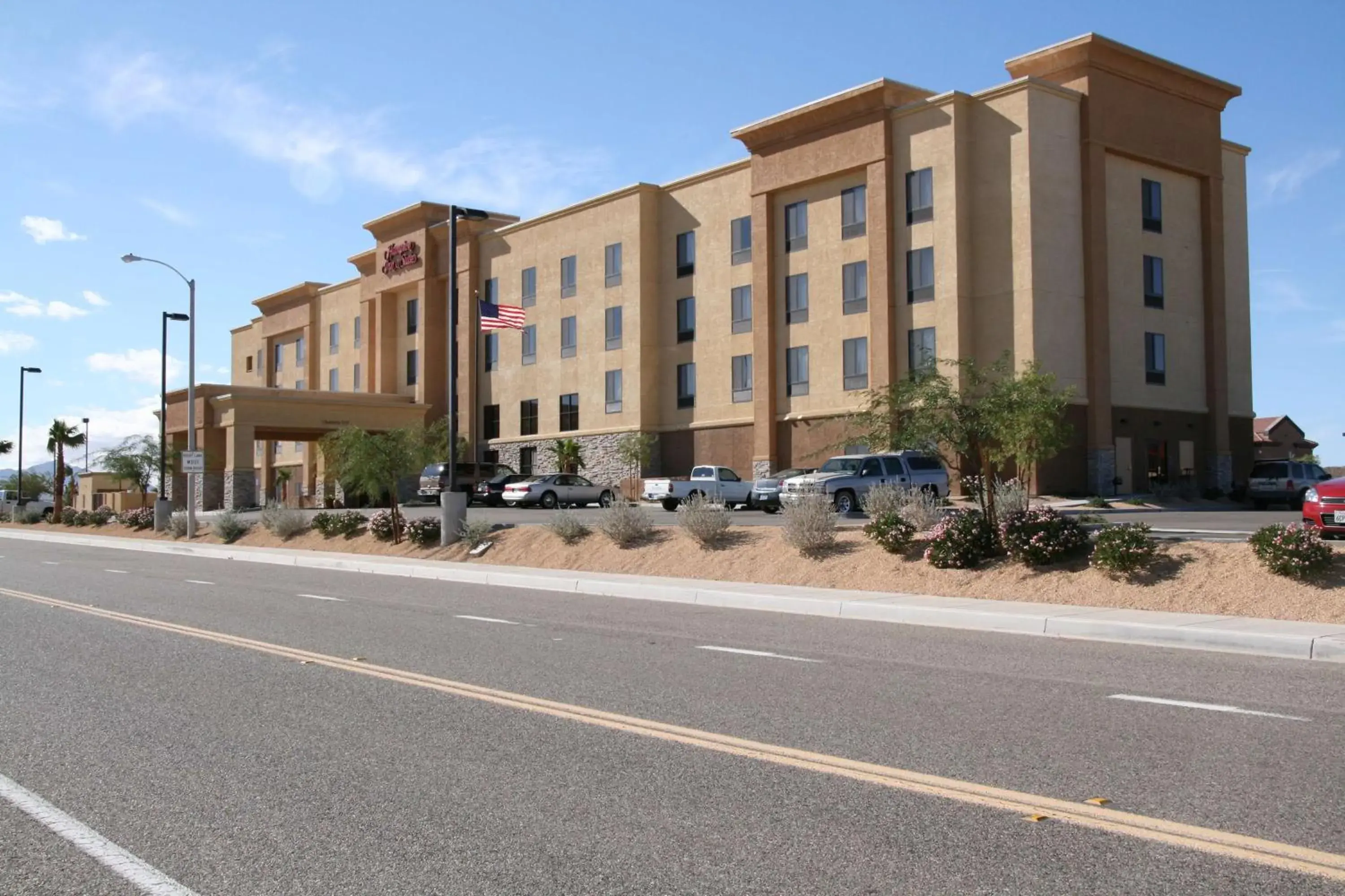 Property building in Hampton Inn and Suites Barstow Property building in Hampton Inn and Suites Barstow