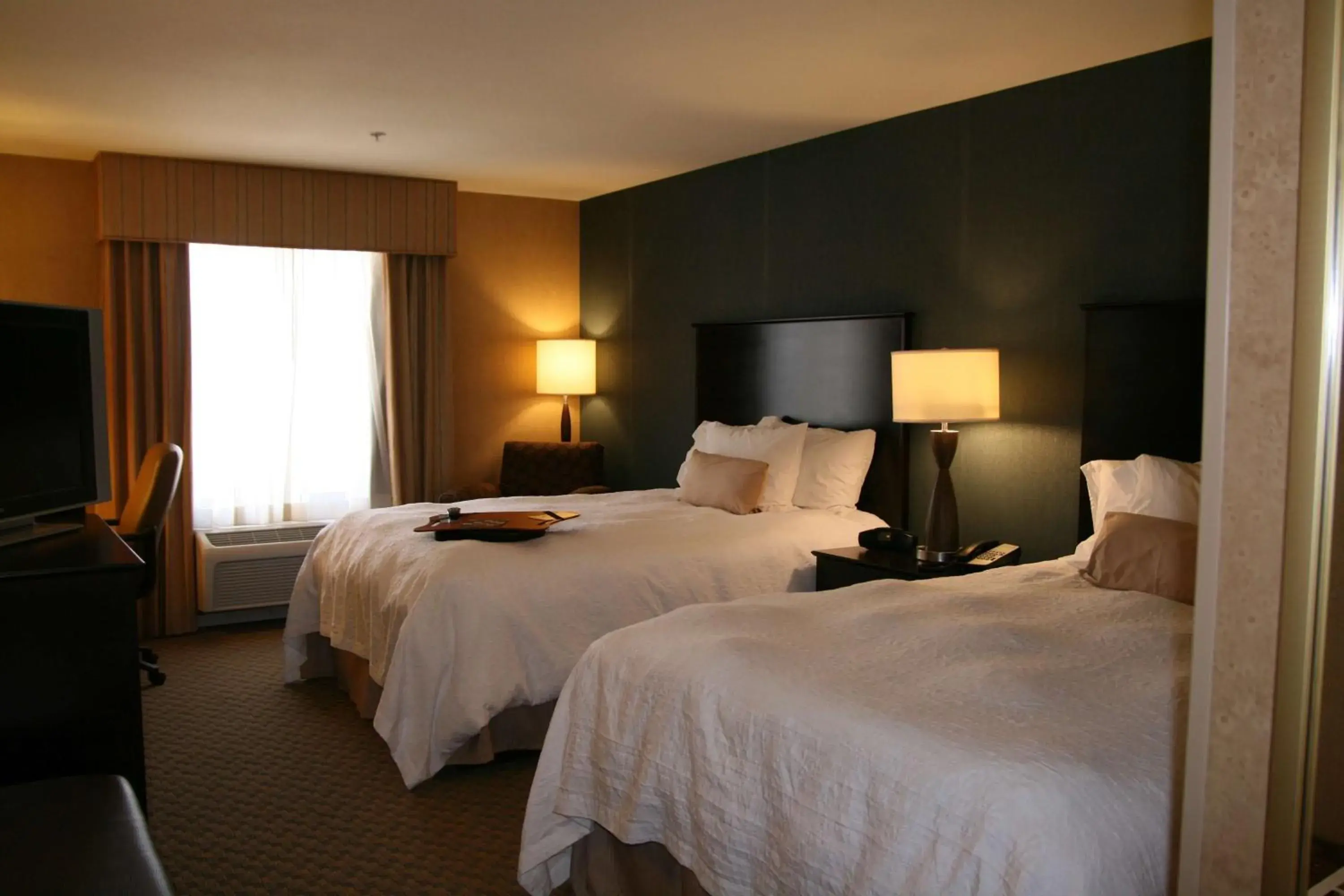 Bedroom, Bed in Hampton Inn and Suites Barstow Bedroom, Bed in Hampton Inn and Suites Barstow