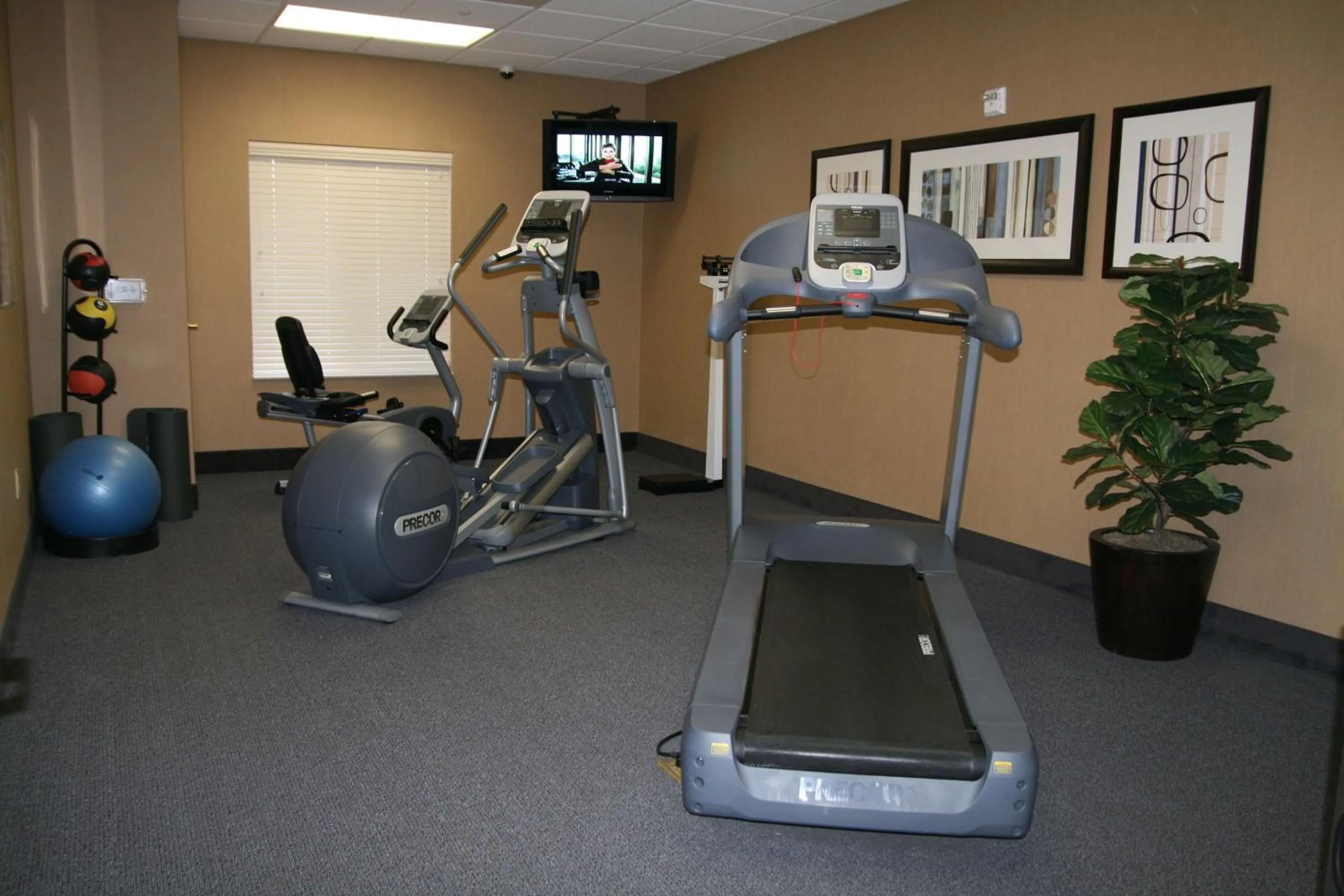 Fitness centre/facilities in Hampton Inn and Suites Barstow