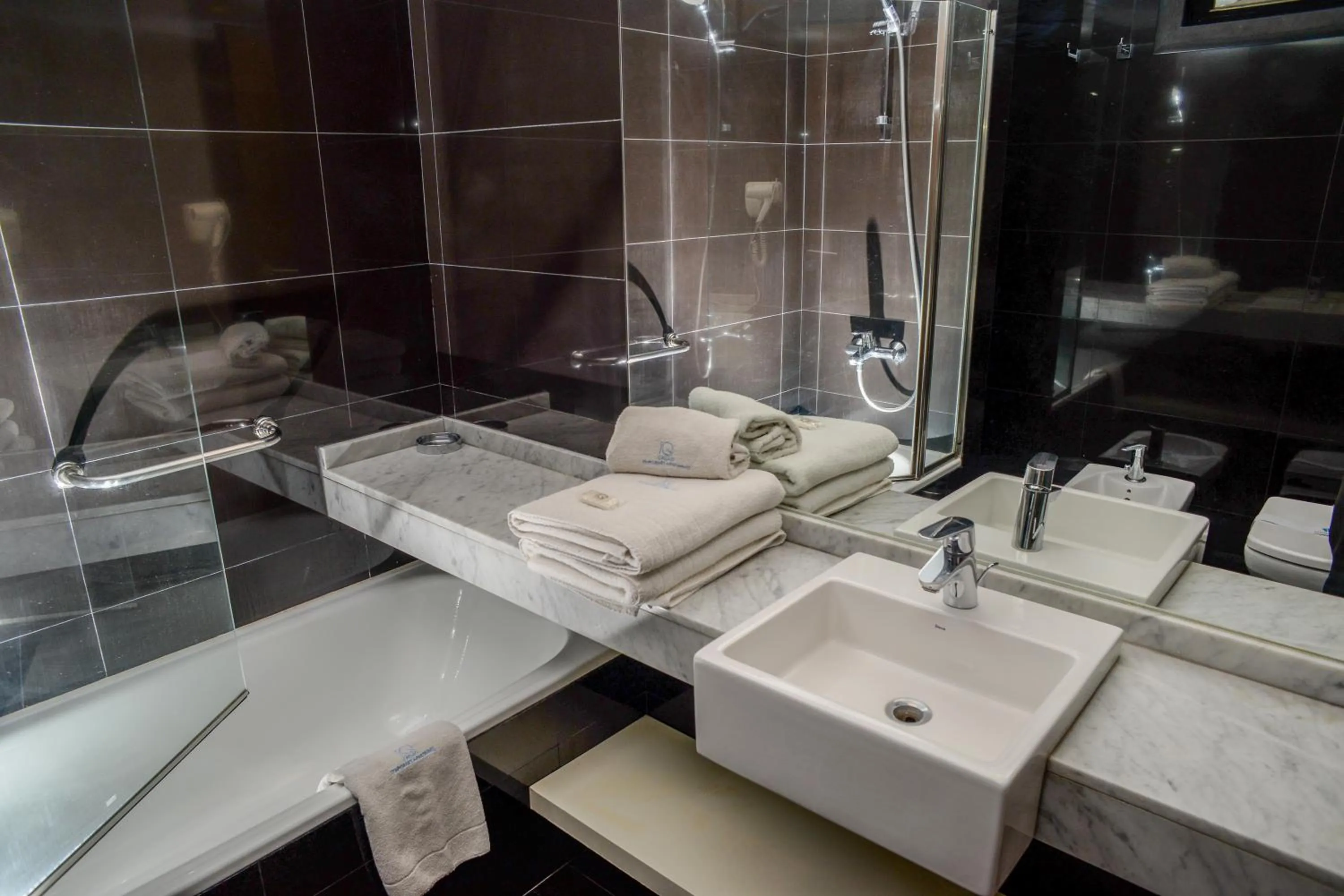 Bathroom in IQ Callao By Recoleta Apartments