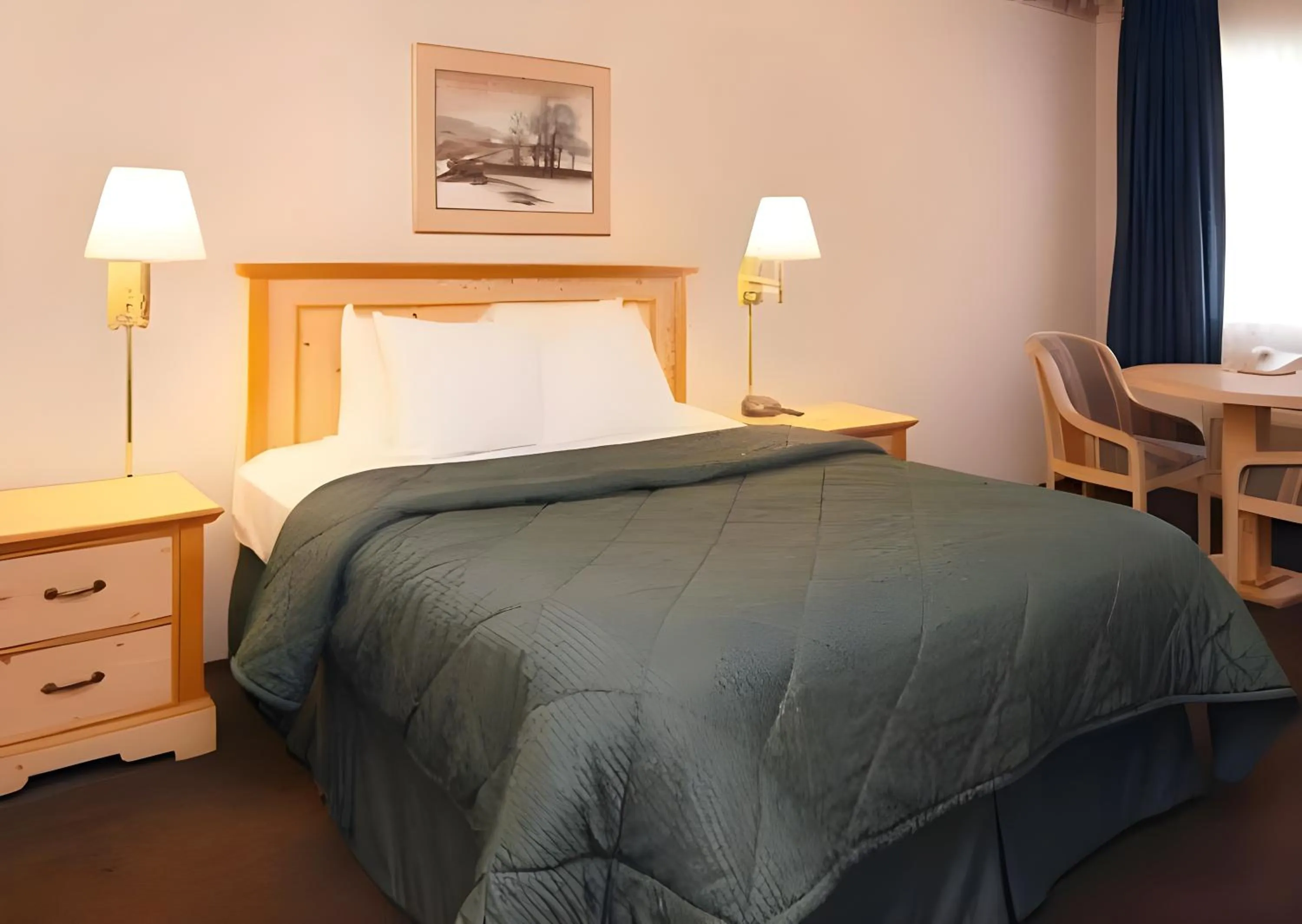 Bed in Days Inn by Wyndham Gilroy