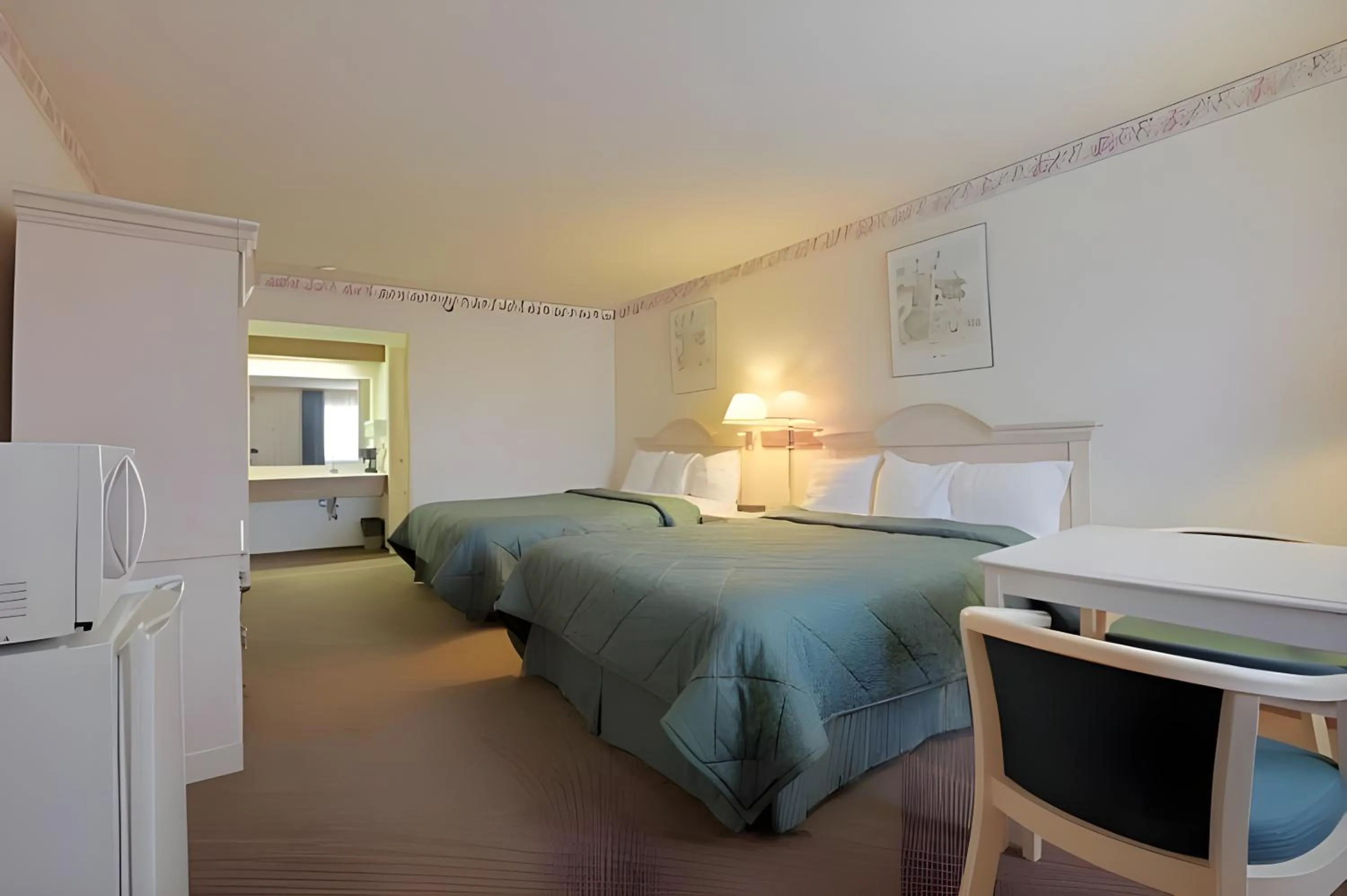 Seating area, Bed in Days Inn by Wyndham Gilroy