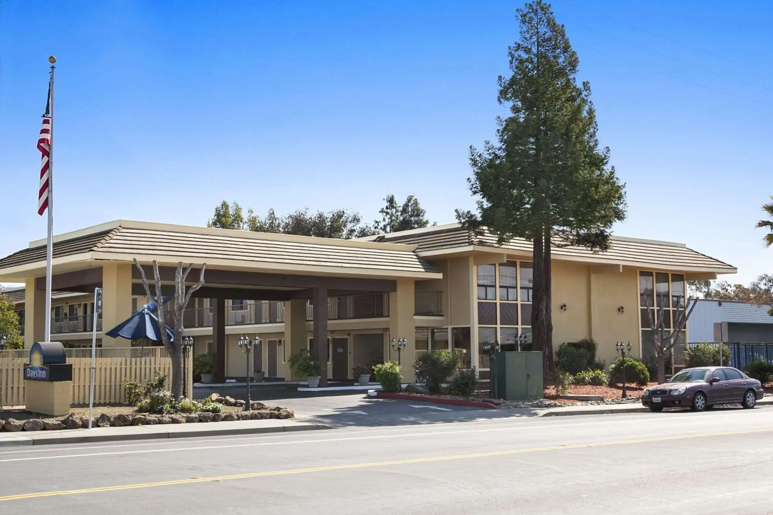 Property building in Days Inn by Wyndham Gilroy Property building in Days Inn by Wyndham Gilroy