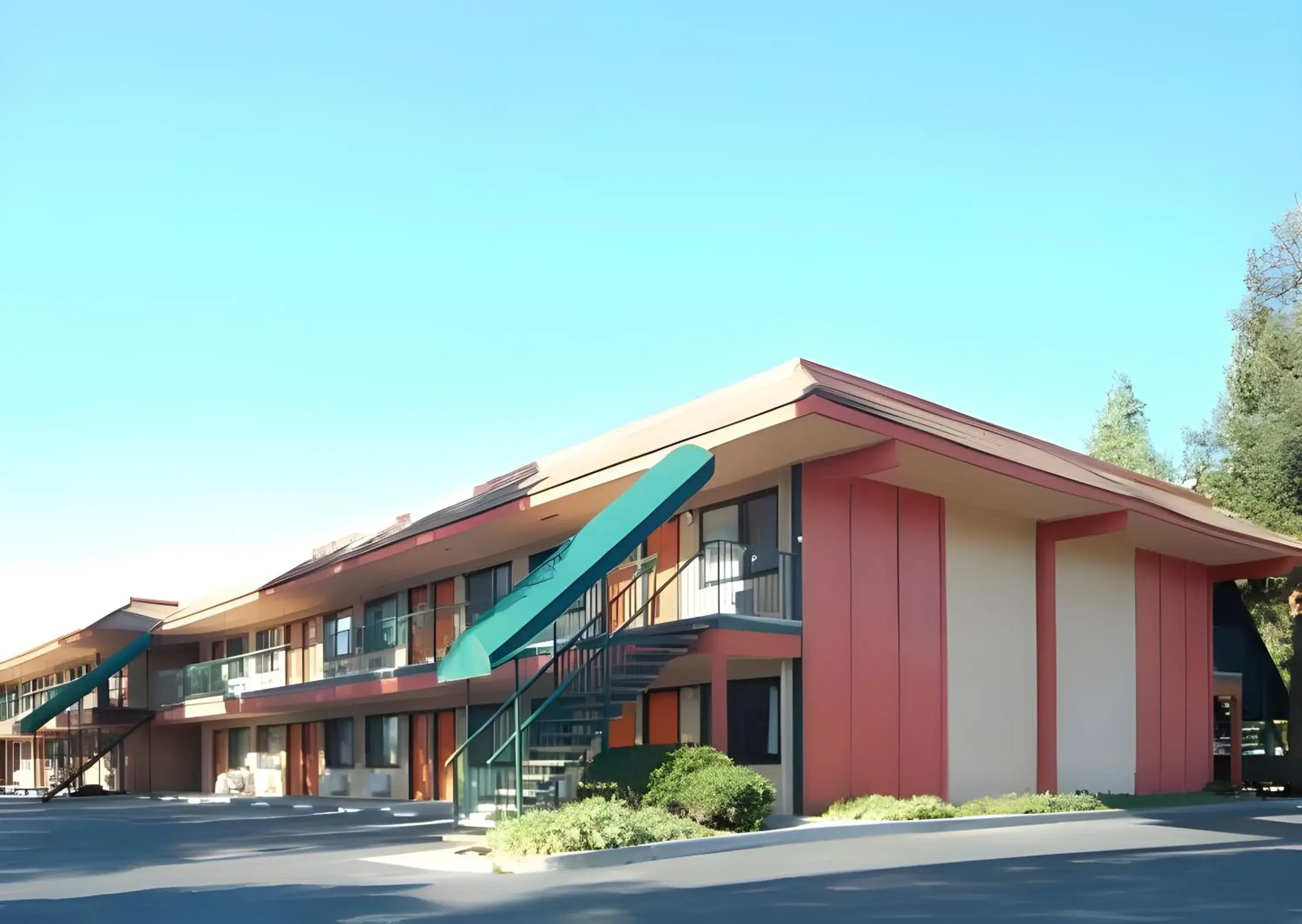 Facade/entrance in Days Inn by Wyndham Gilroy Facade/entrance in Days Inn by Wyndham Gilroy