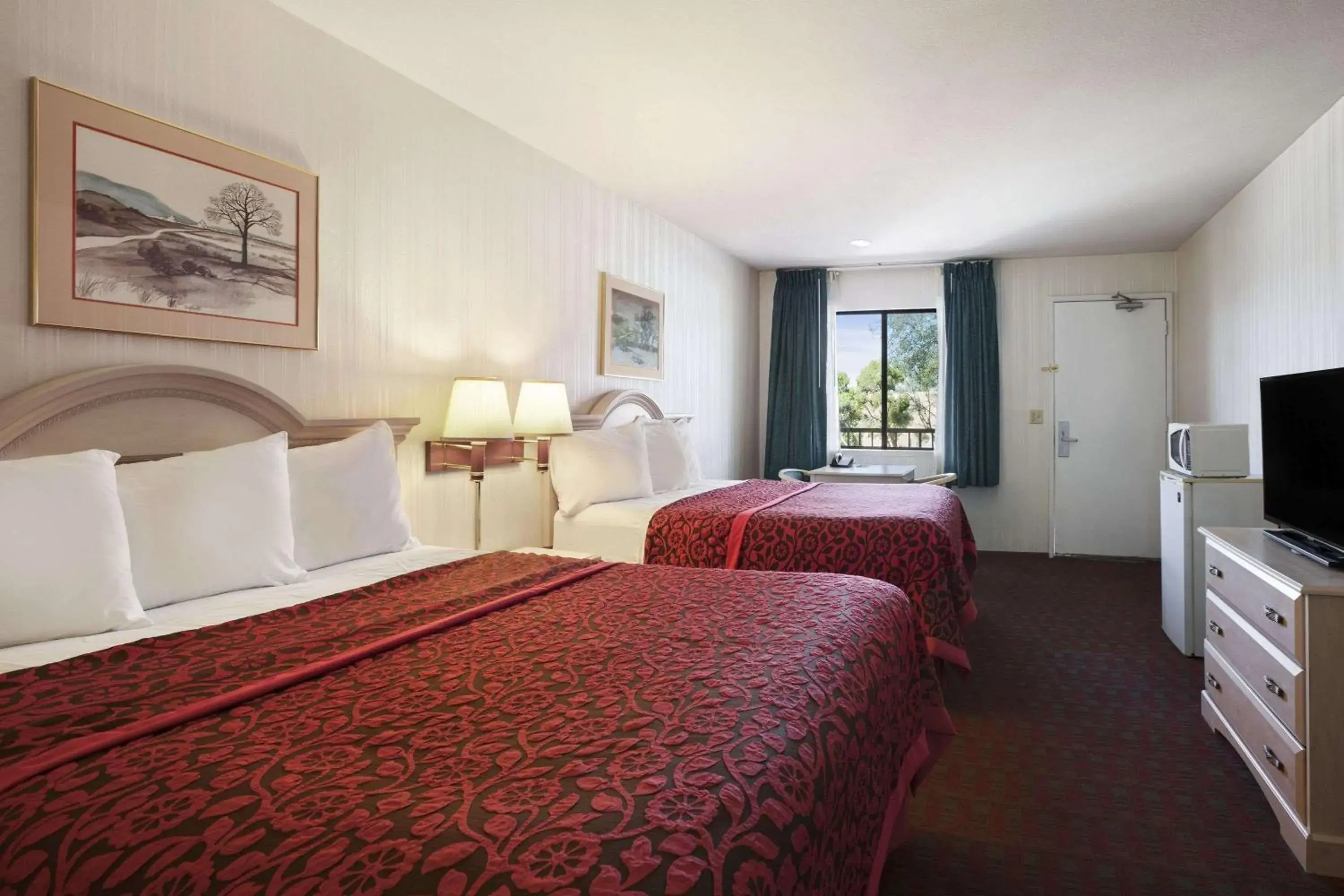 Photo of the whole room, Bed in Days Inn by Wyndham Gilroy Photo of the whole room, Bed in Days Inn by Wyndham Gilroy