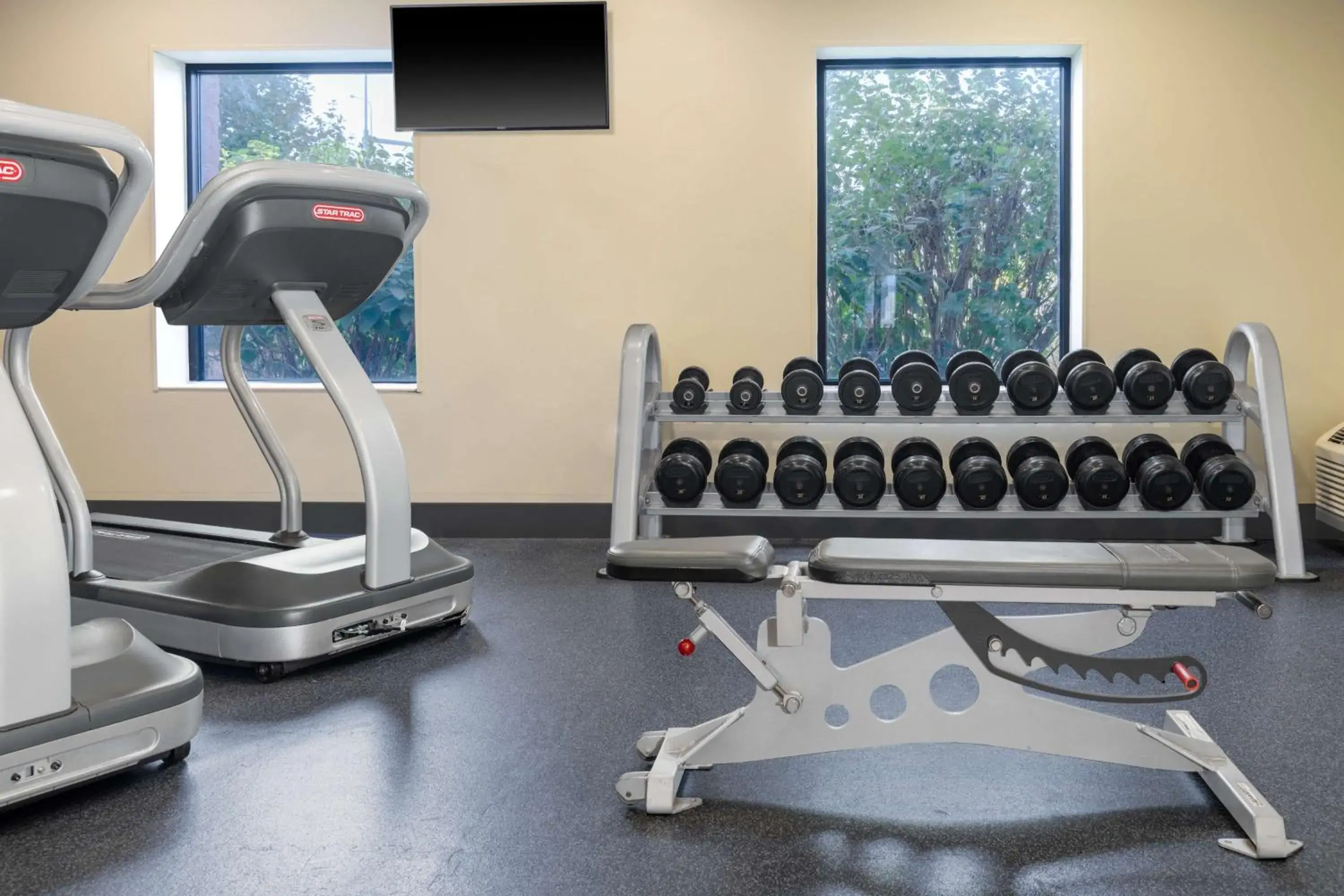Fitness centre/facilities in Hampton Inn & Suites Brookings Fitness centre/facilities in Hampton Inn & Suites Brookings
