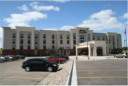 Property building in Hampton Inn & Suites Brookings Property building in Hampton Inn & Suites Brookings