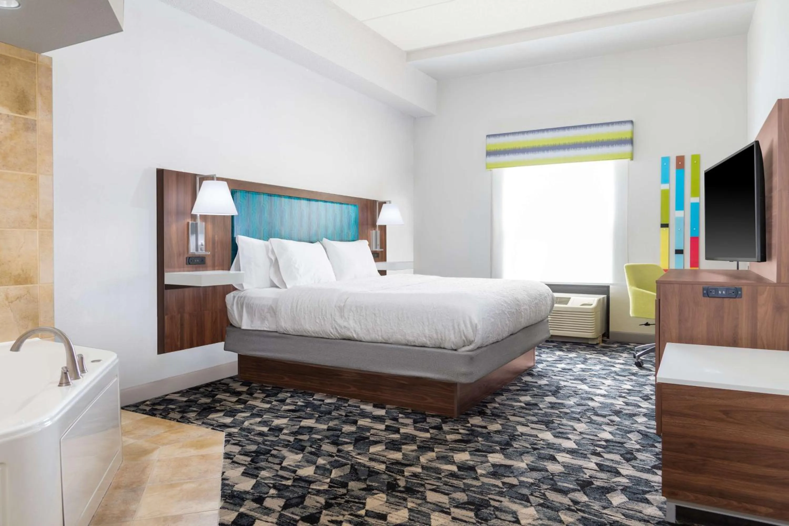 Bathroom, Bed in Hampton Inn & Suites Brookings