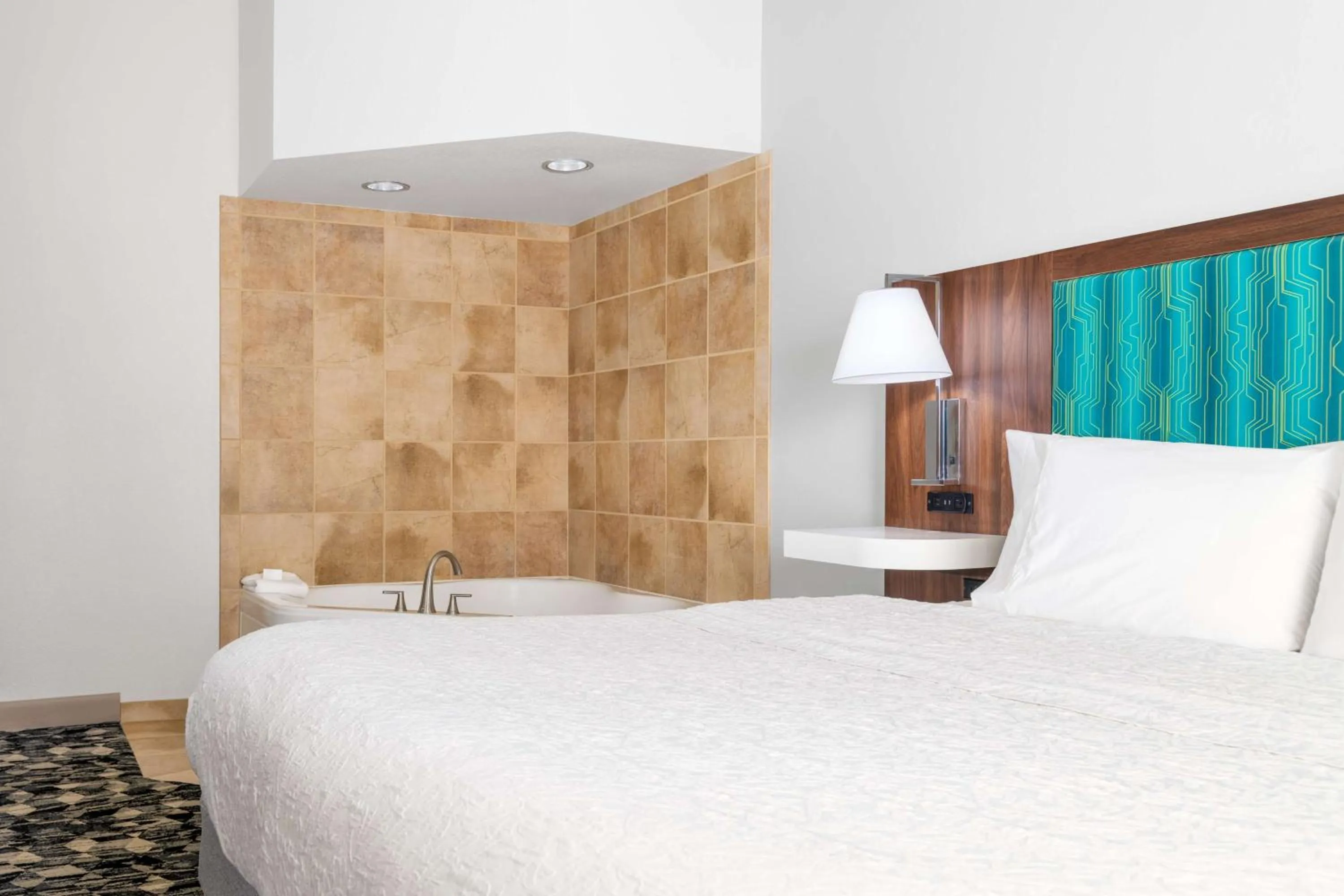 Bed in Hampton Inn & Suites Brookings