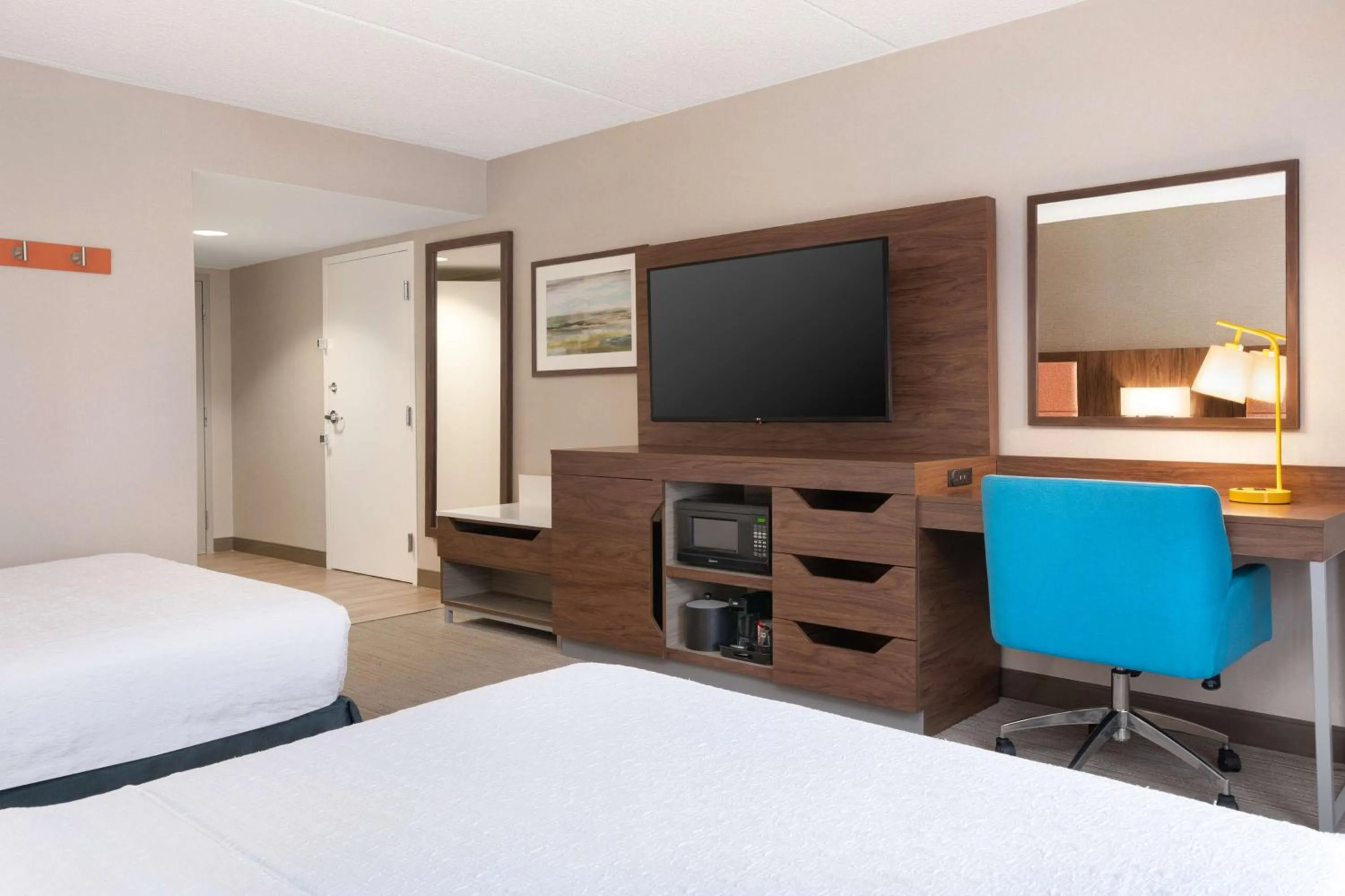 Bedroom, Bed in Hampton Inn Bloomsburg