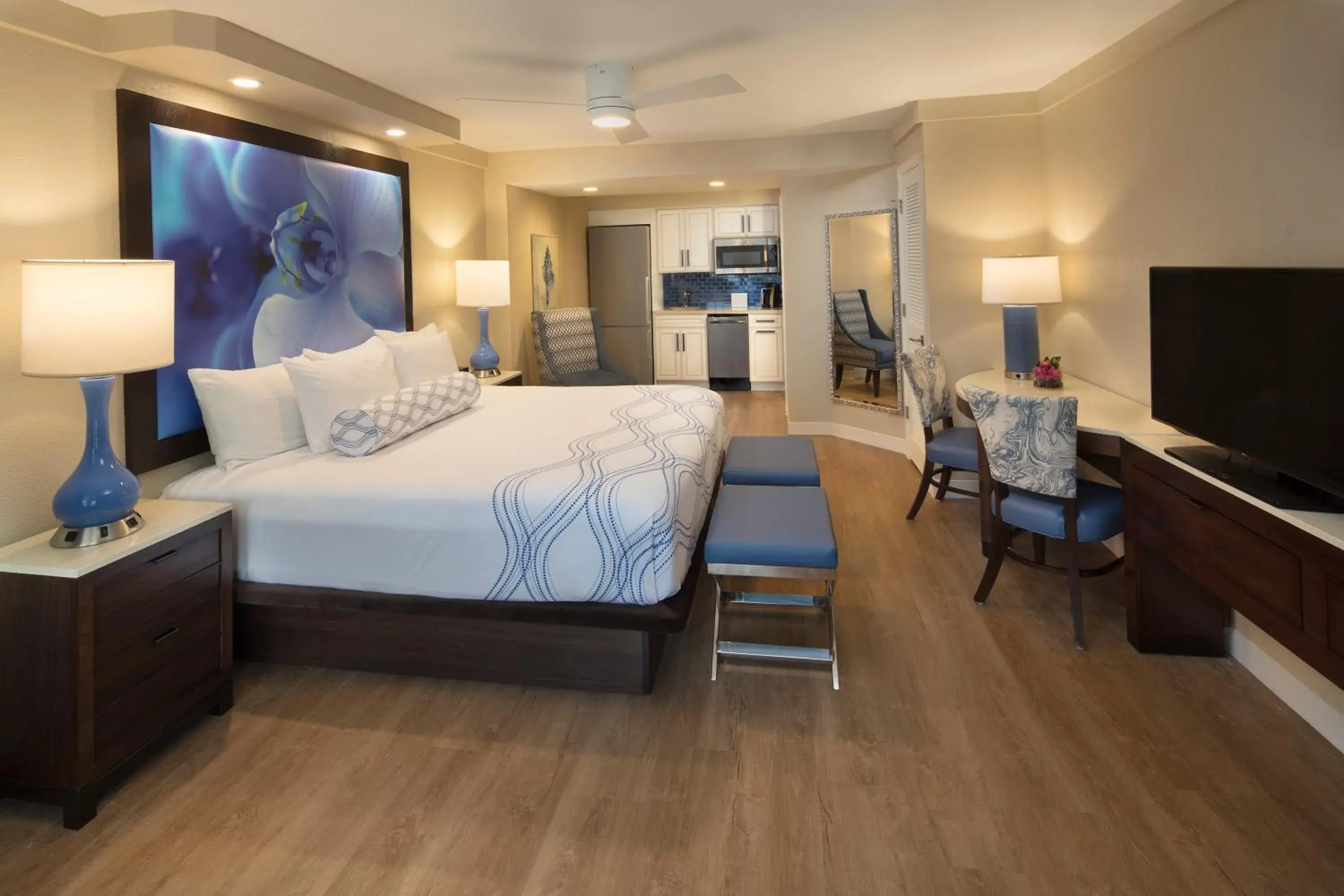 Photo of the whole room, Bed in Lido Beach Resort - Sarasota Photo of the whole room, Bed in Lido Beach Resort - Sarasota