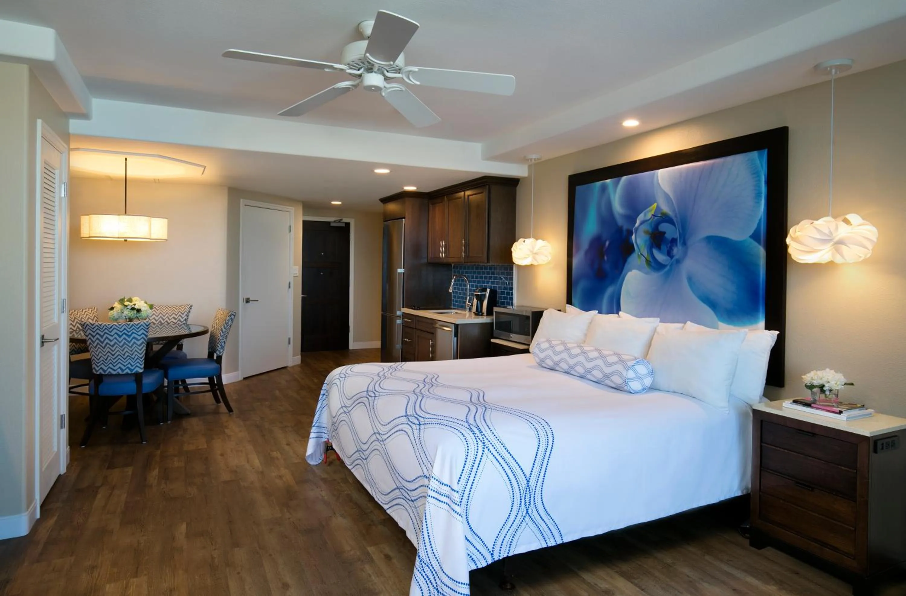Bed in Lido Beach Resort - Sarasota