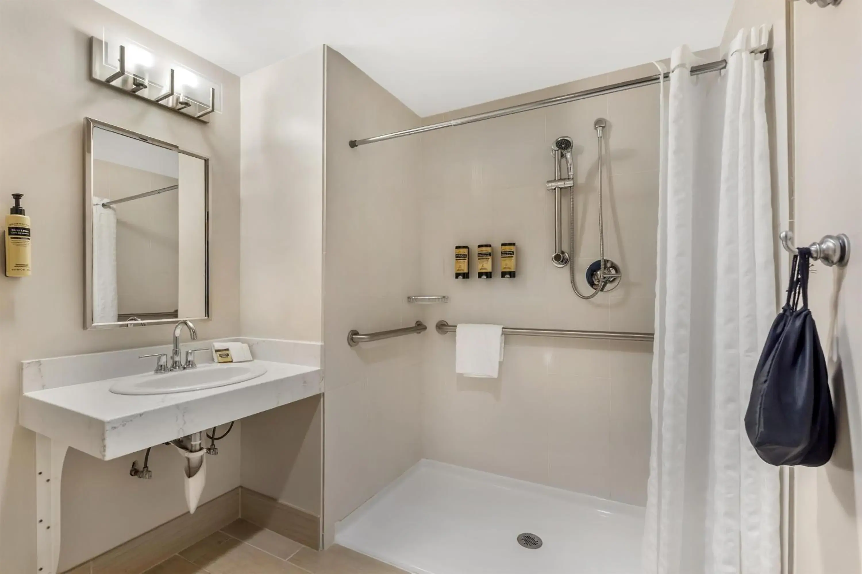 Bathroom in Best Western Plus Bellingham Bathroom in Best Western Plus Bellingham