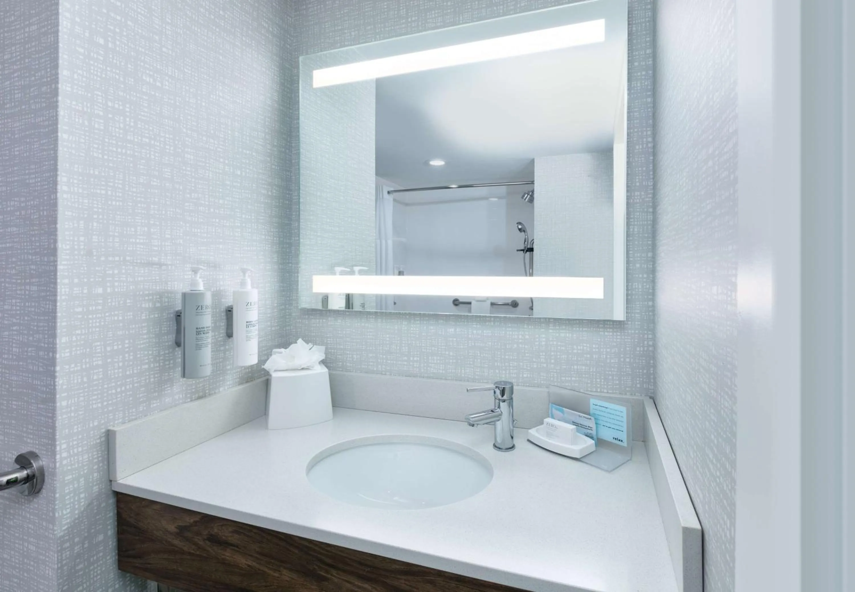 Bathroom in Hampton Inn Biloxi Beach Boulevard