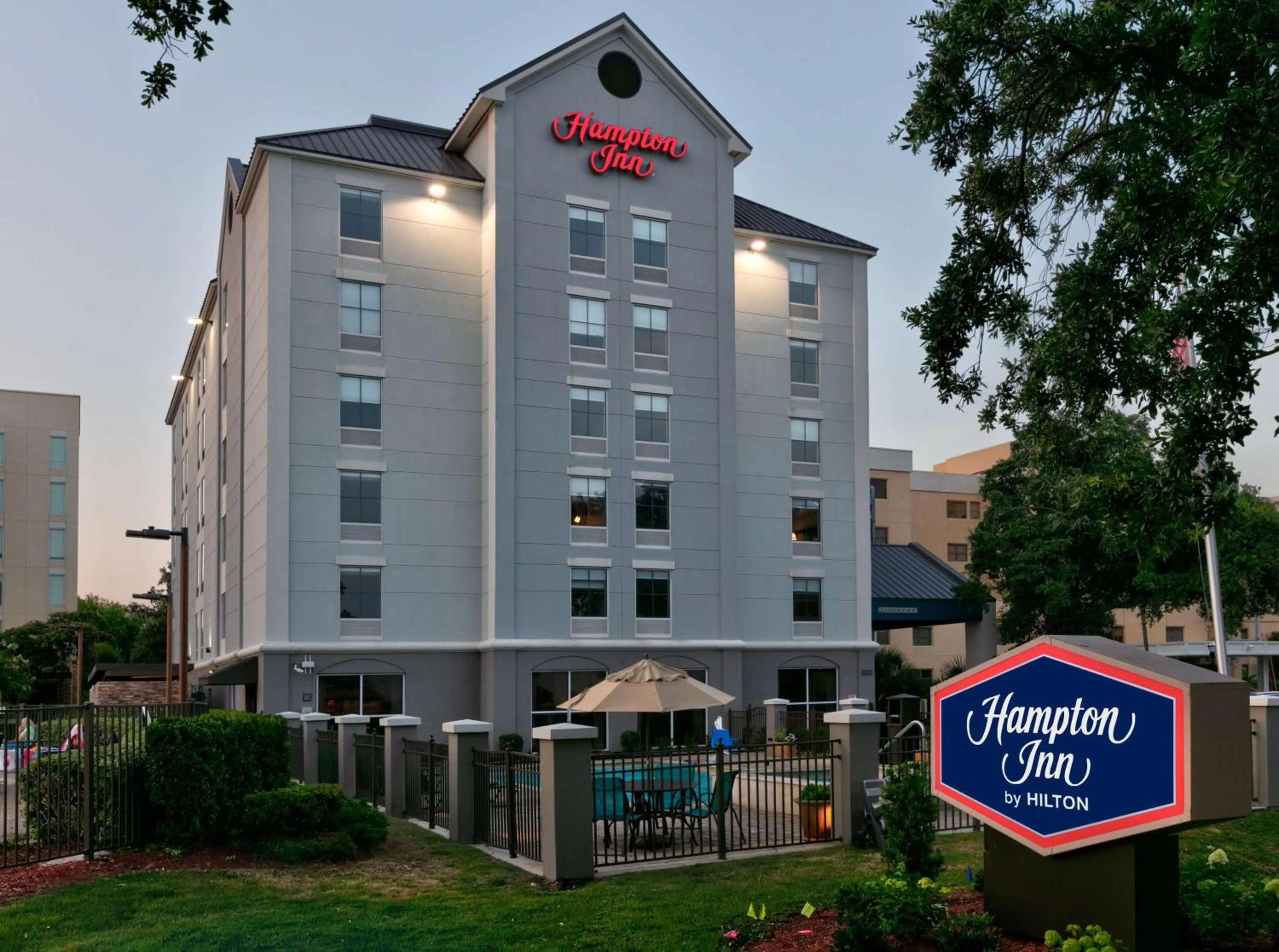 Property building in Hampton Inn Biloxi Beach Boulevard
