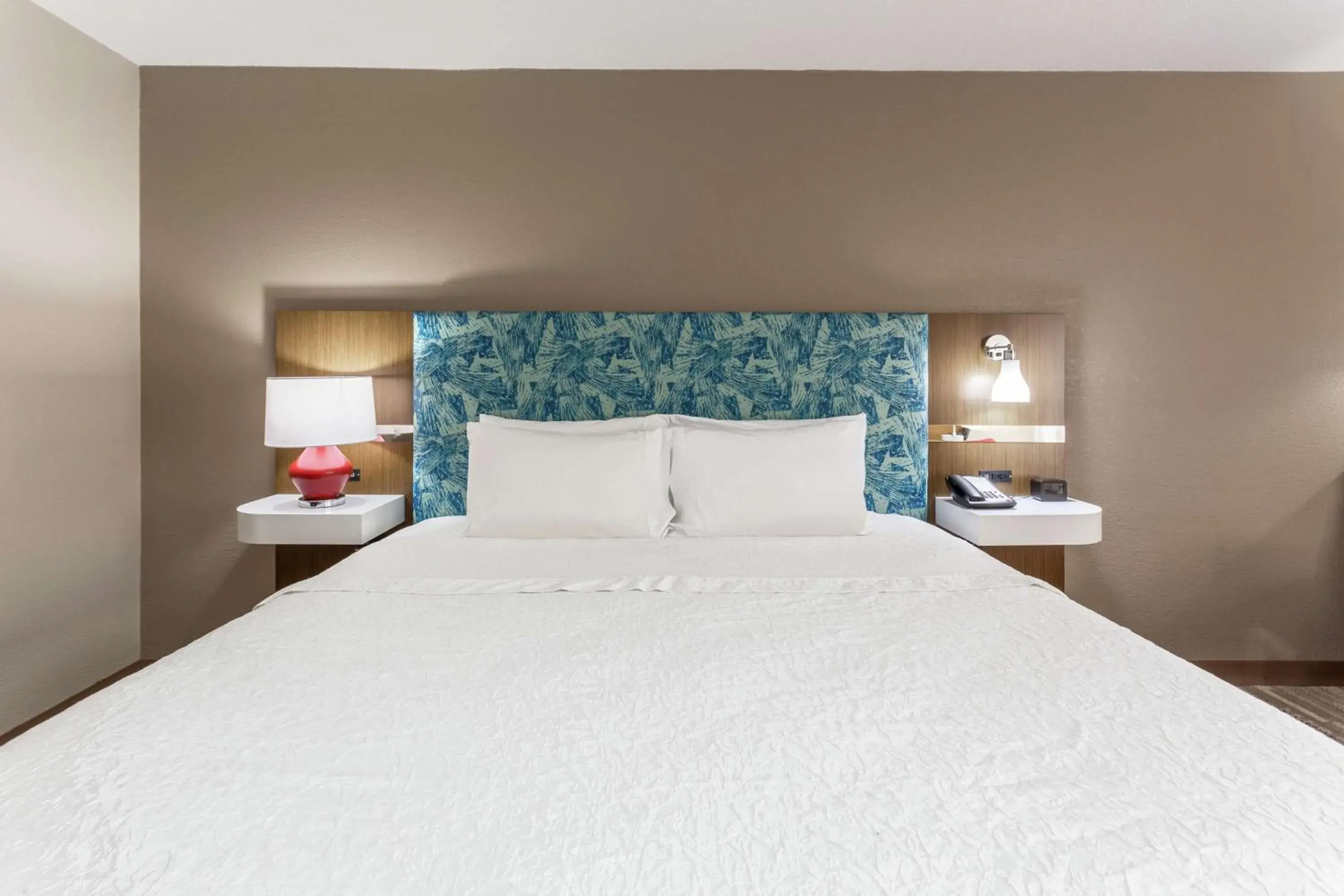 Bed in Hampton Inn Biloxi-Ocean Springs Bed in Hampton Inn Biloxi-Ocean Springs