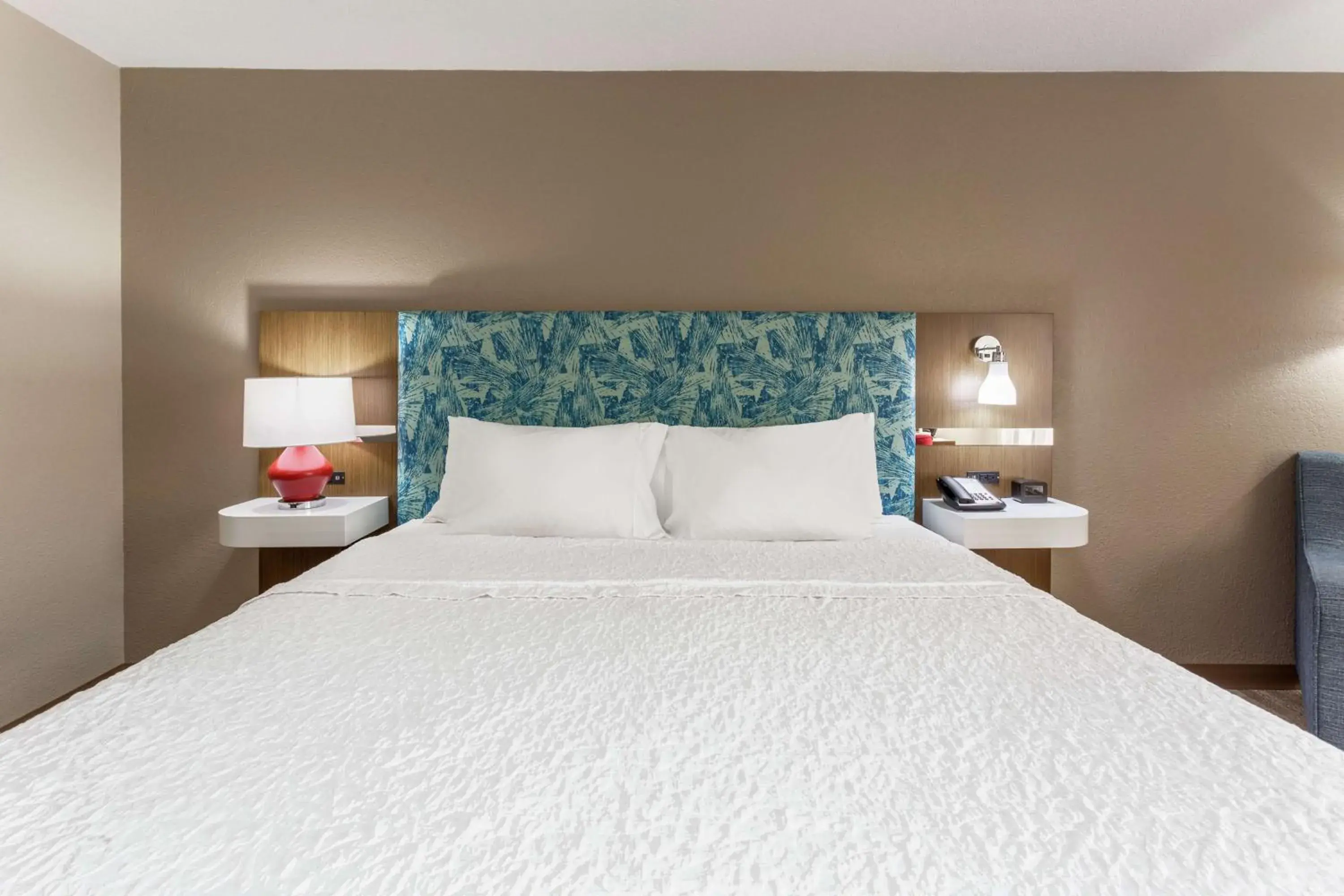 Bed in Hampton Inn Biloxi-Ocean Springs Bed in Hampton Inn Biloxi-Ocean Springs