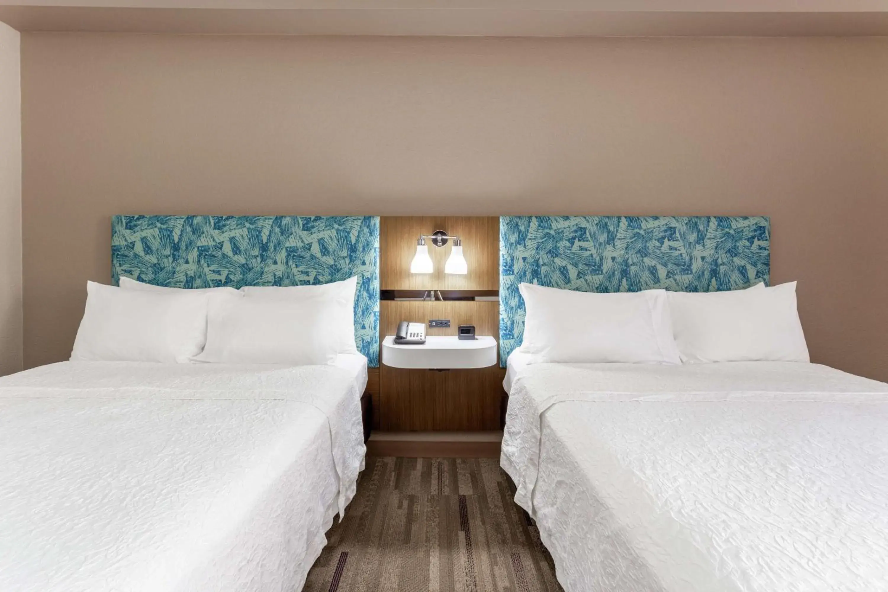 Bed in Hampton Inn Biloxi-Ocean Springs Bed in Hampton Inn Biloxi-Ocean Springs