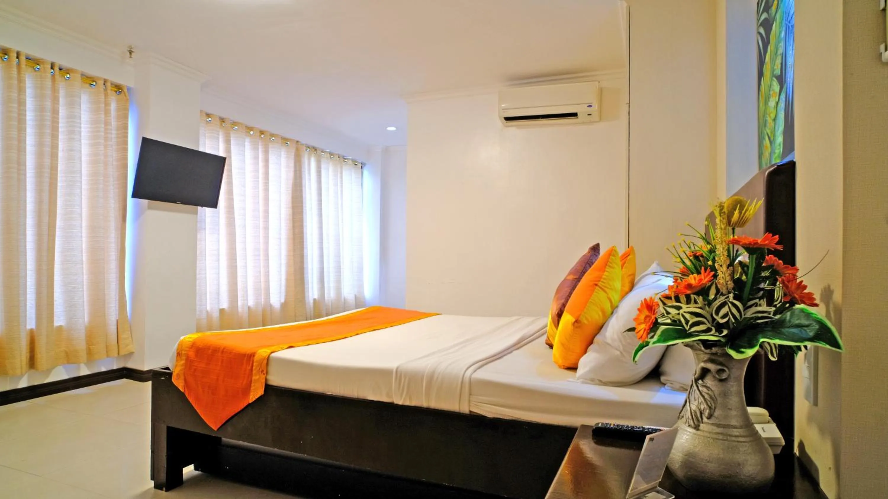 Bed in Boracay Holiday Resort